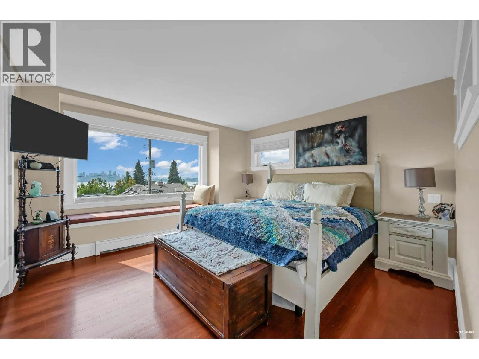 255 W 6TH STREET