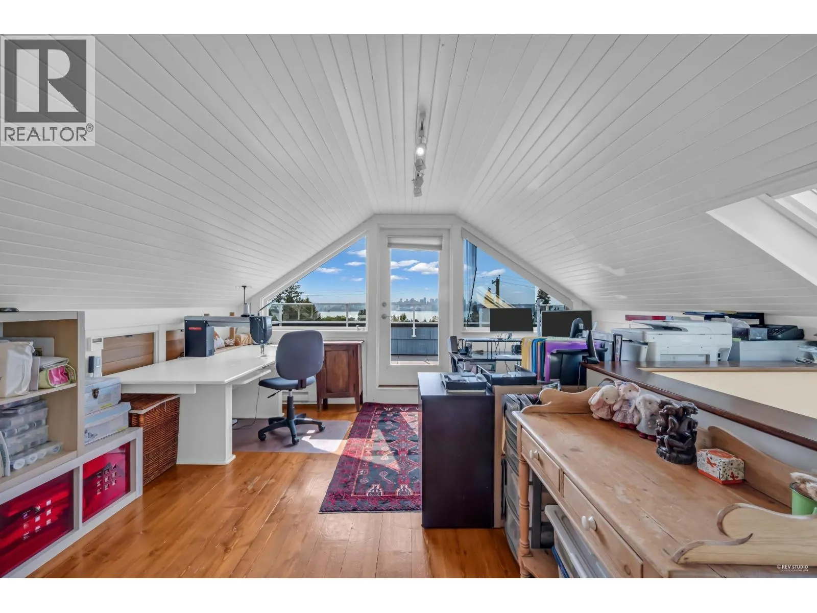 255 W 6TH STREET