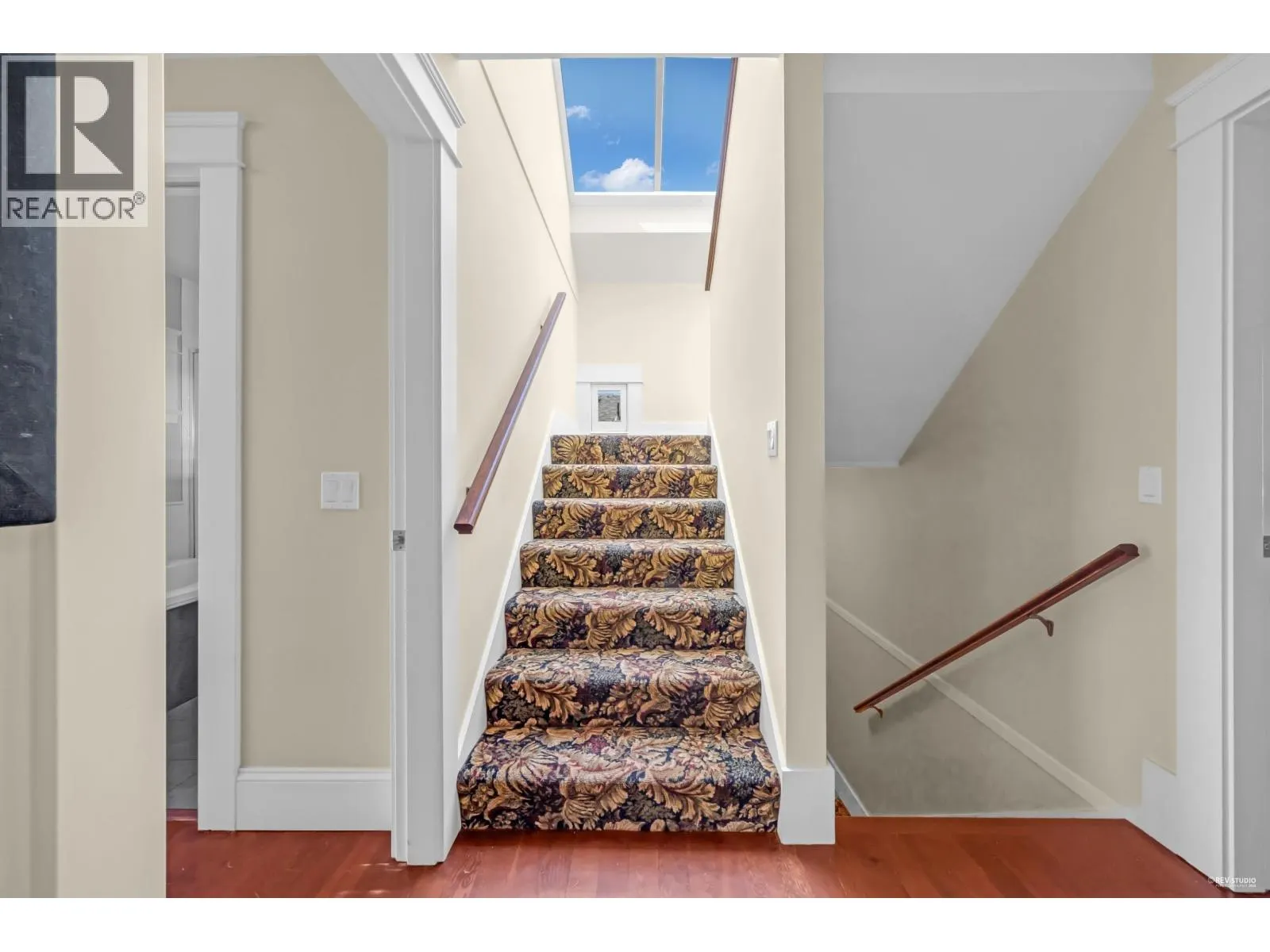 255 W 6TH STREET