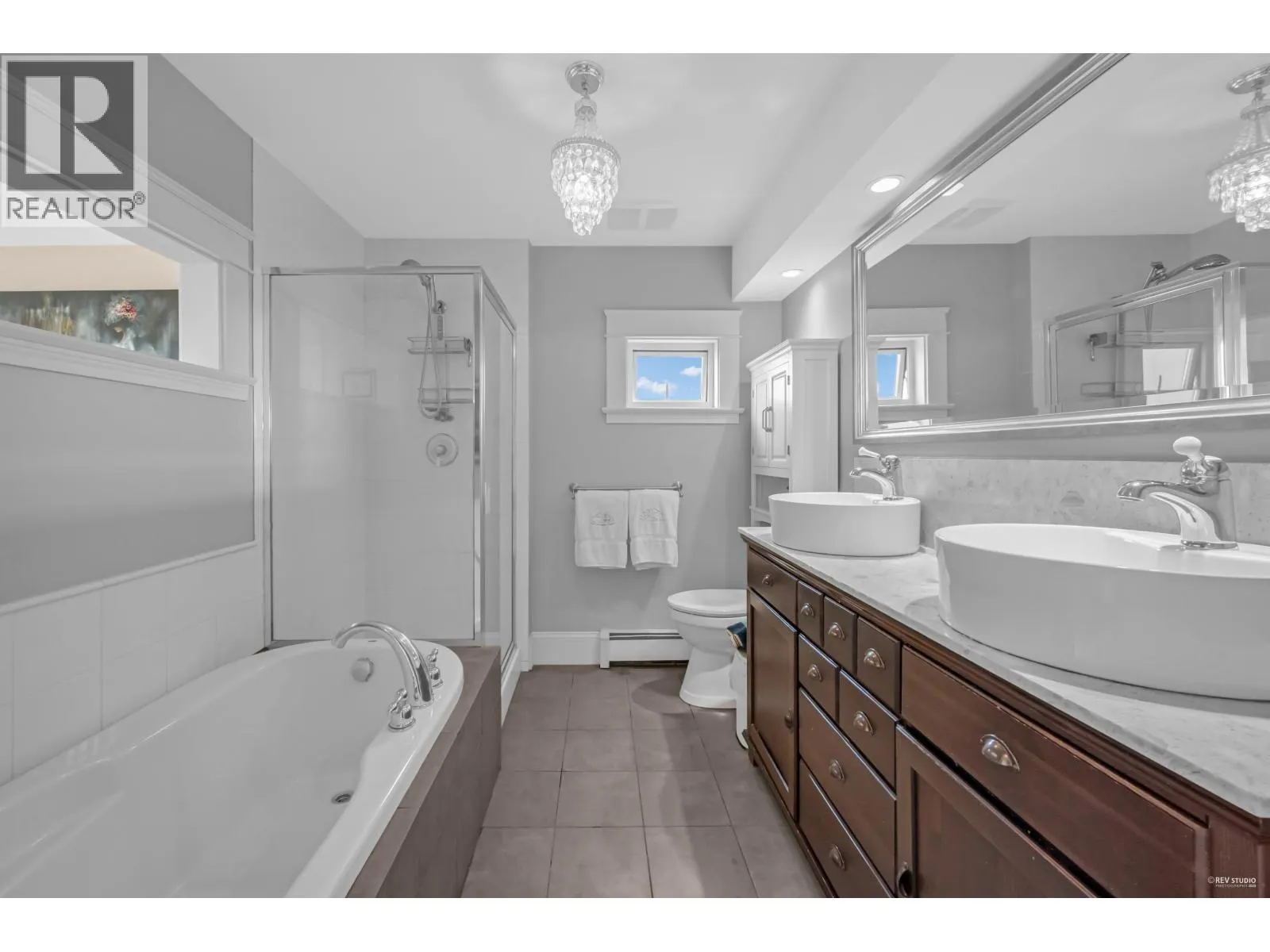 255 W 6TH STREET