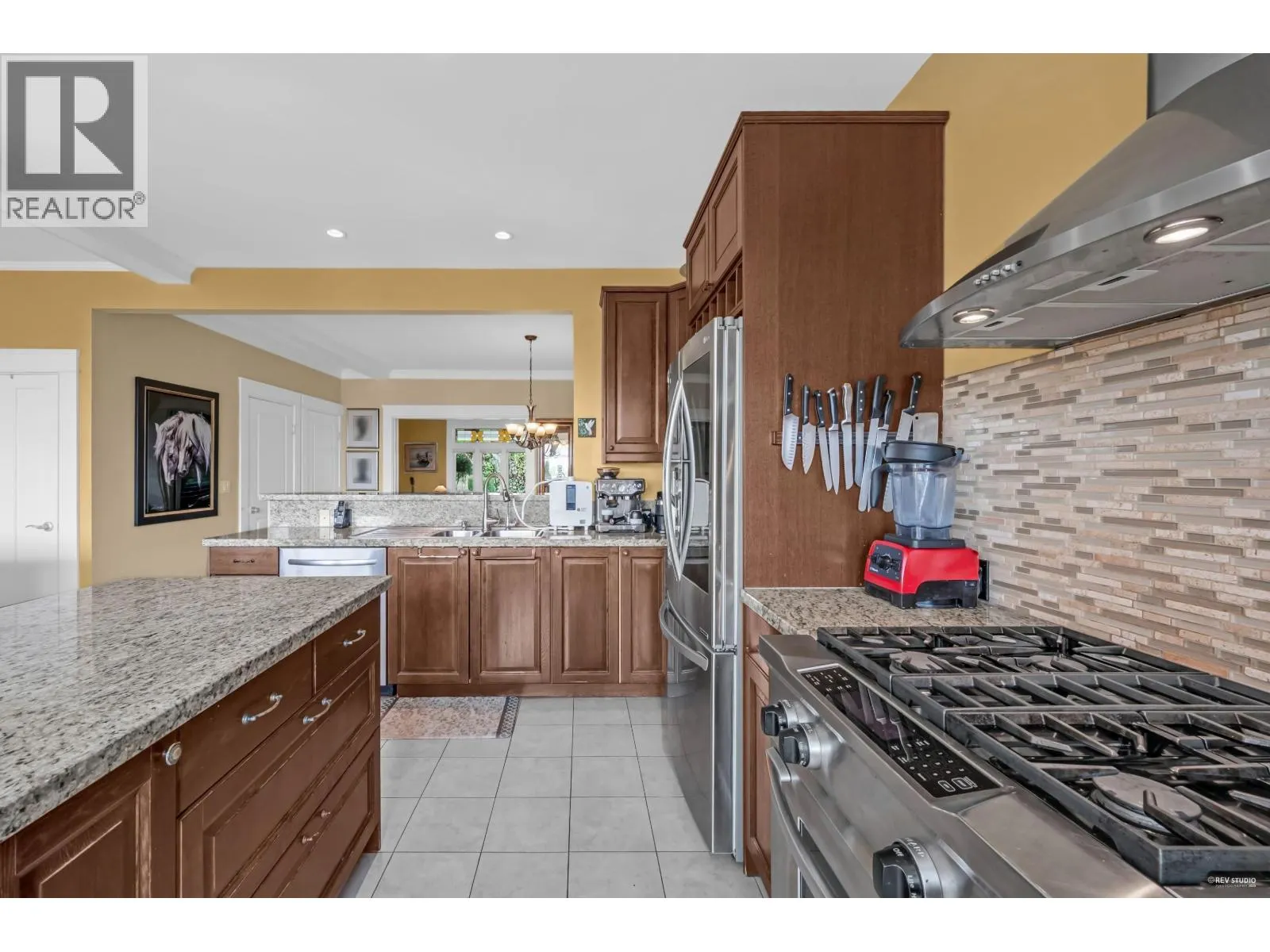 255 W 6TH STREET