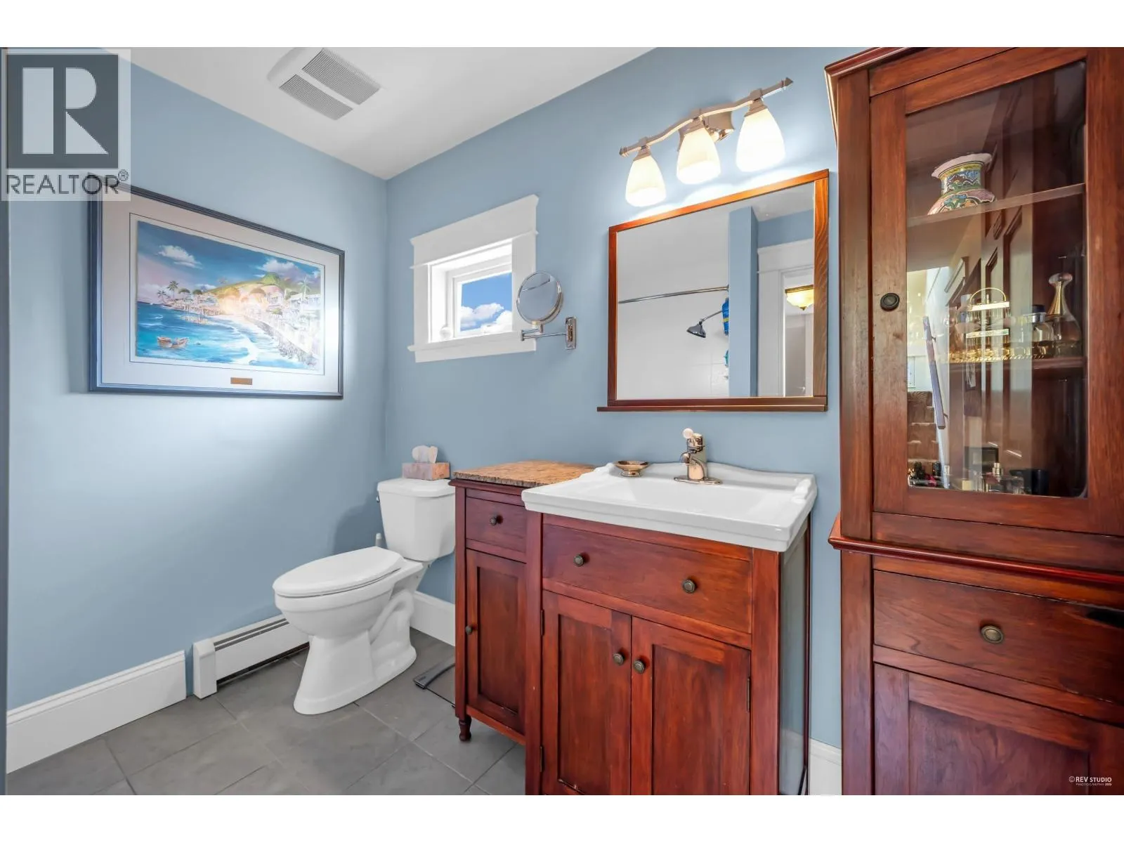 255 W 6TH STREET