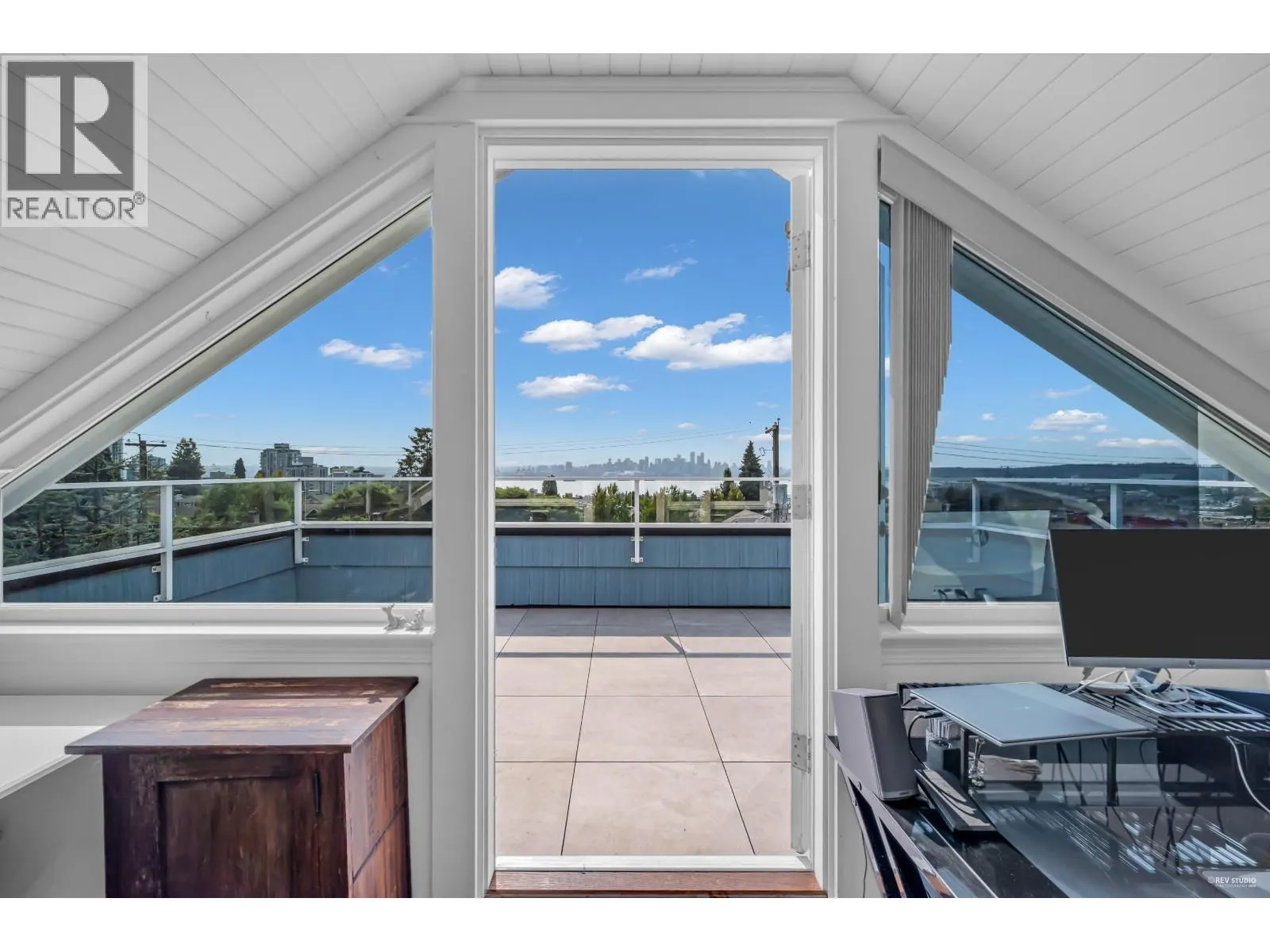 255 W 6TH STREET