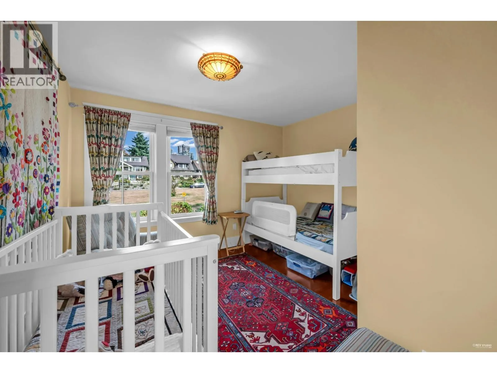 255 W 6TH STREET