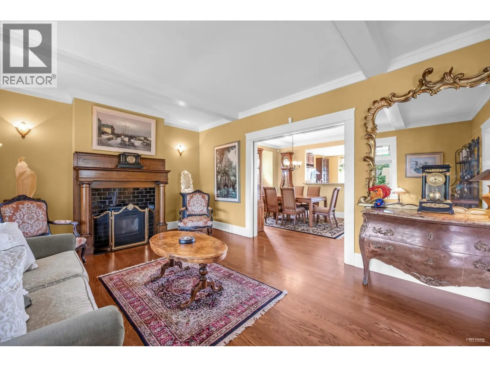 255 W 6TH STREET
