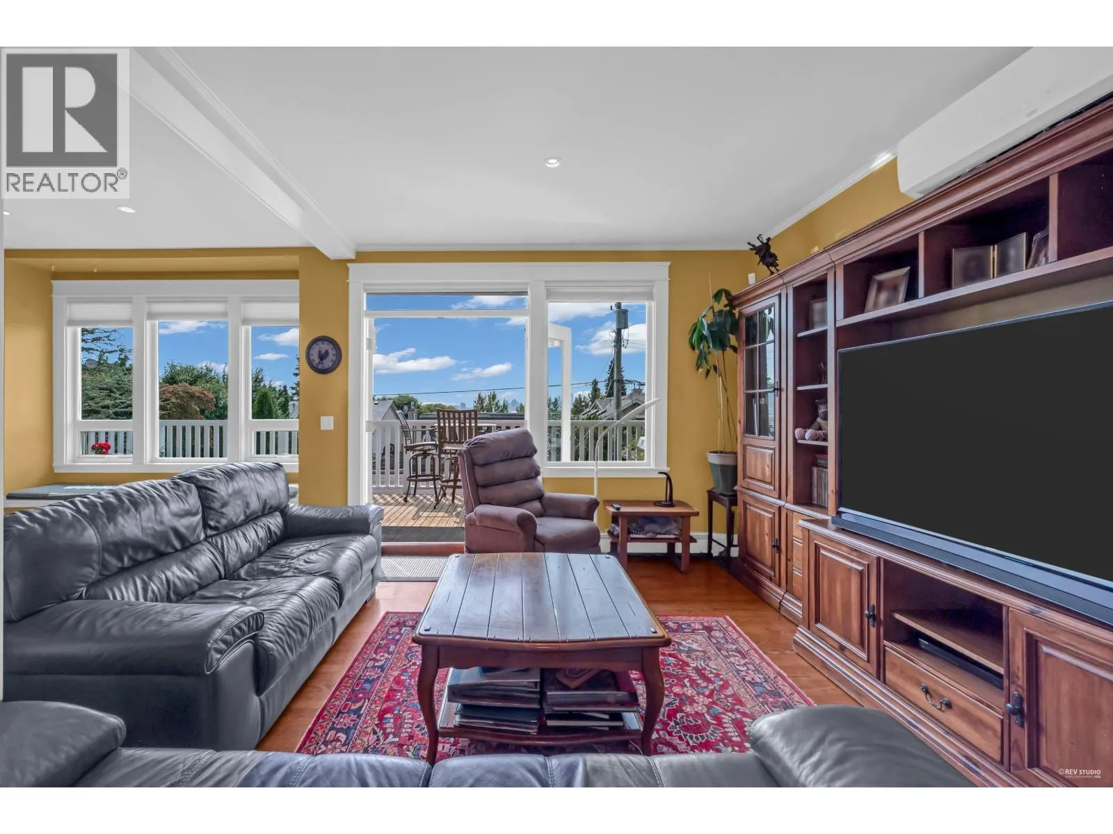 255 W 6TH STREET