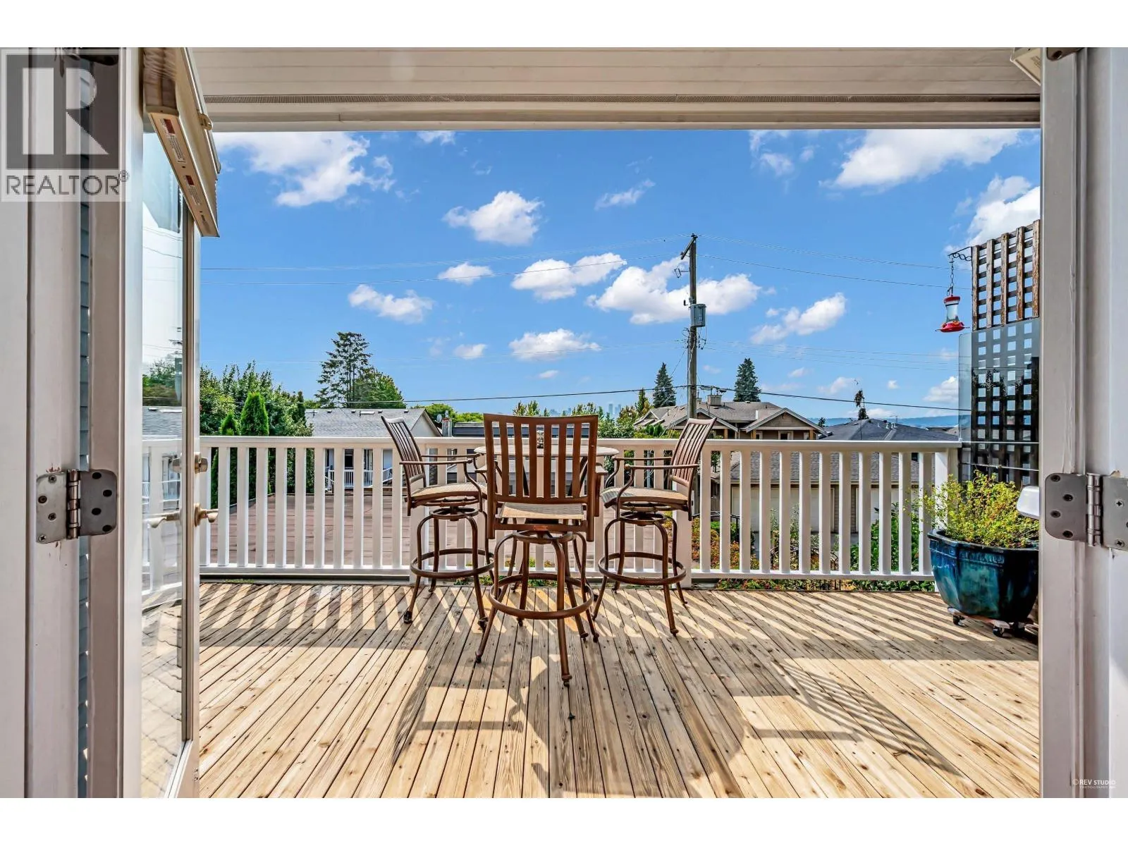 255 W 6TH STREET