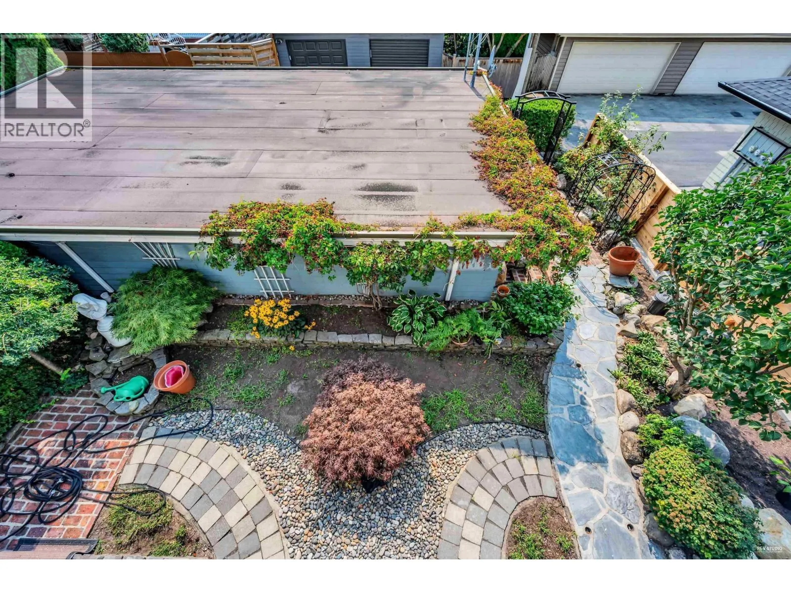 255 W 6TH STREET