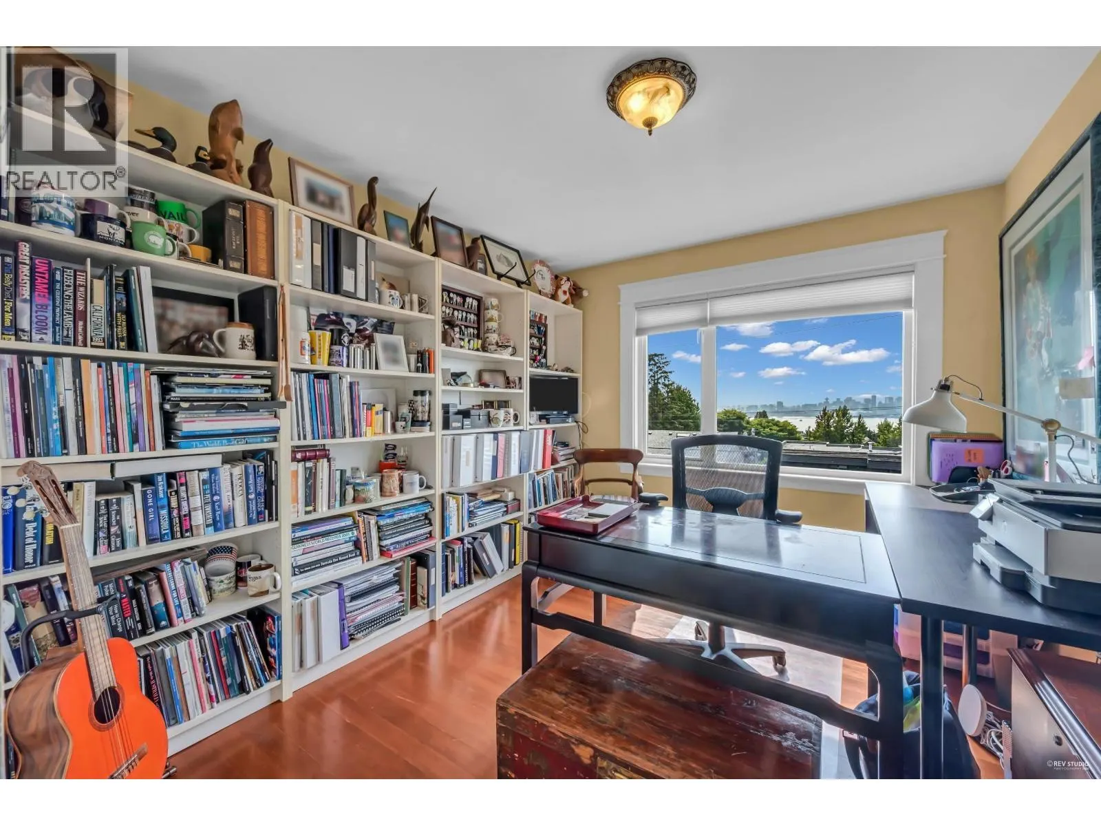 255 W 6TH STREET