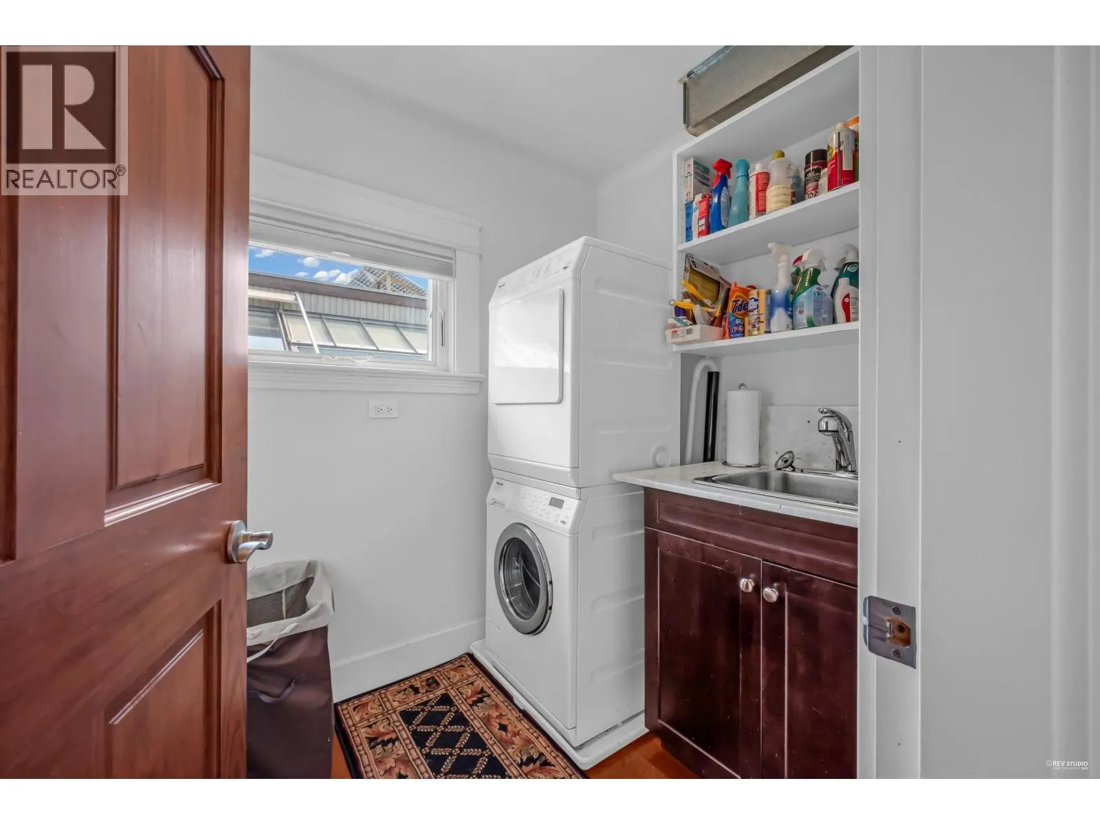 255 W 6TH STREET