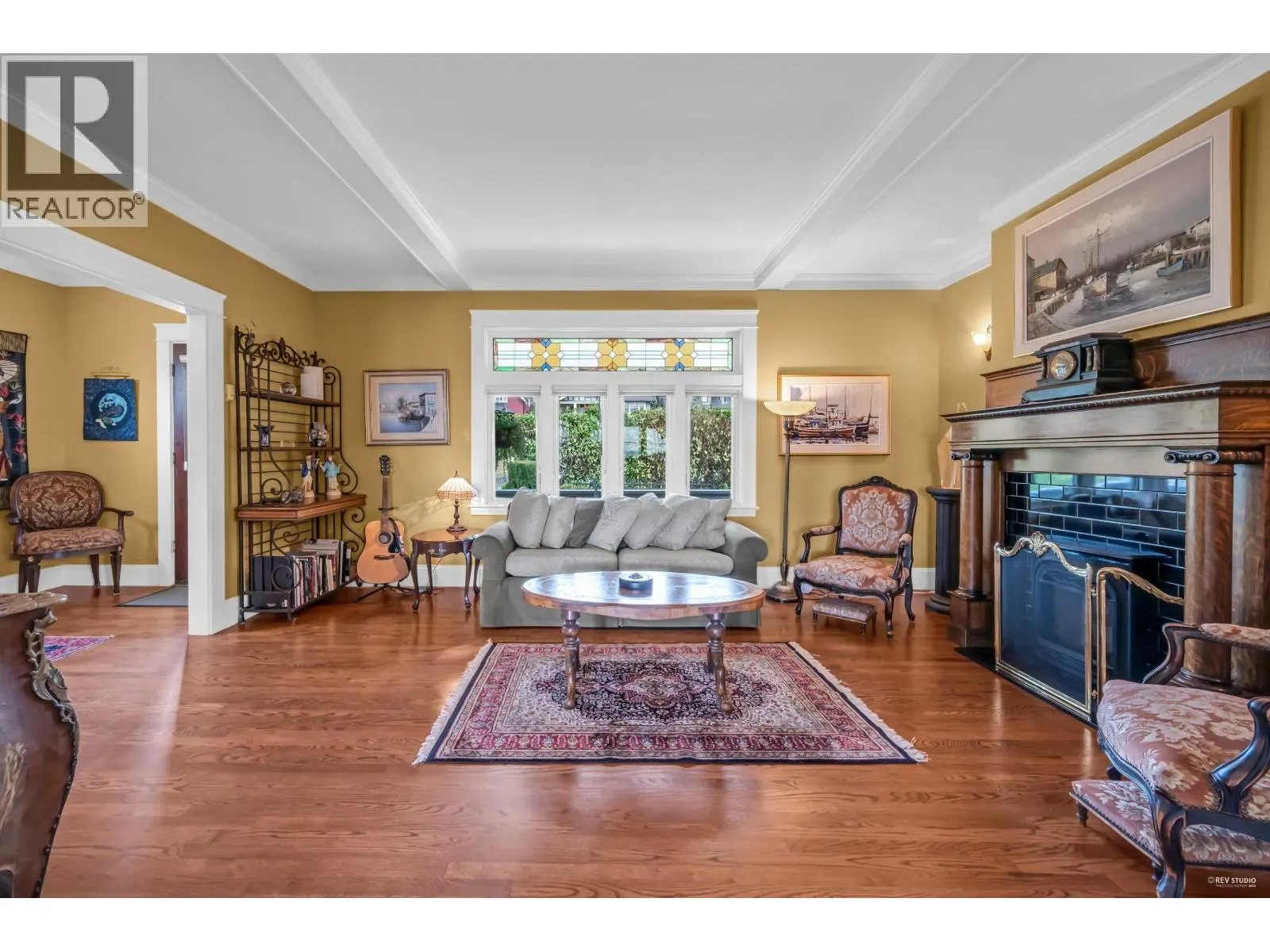255 W 6TH STREET