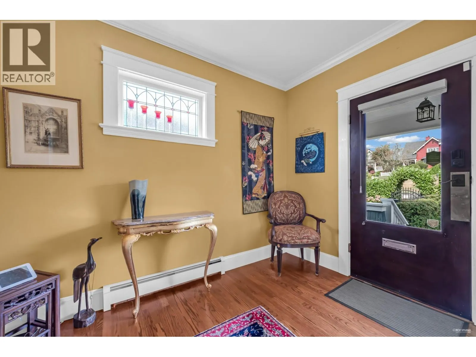 255 W 6TH STREET