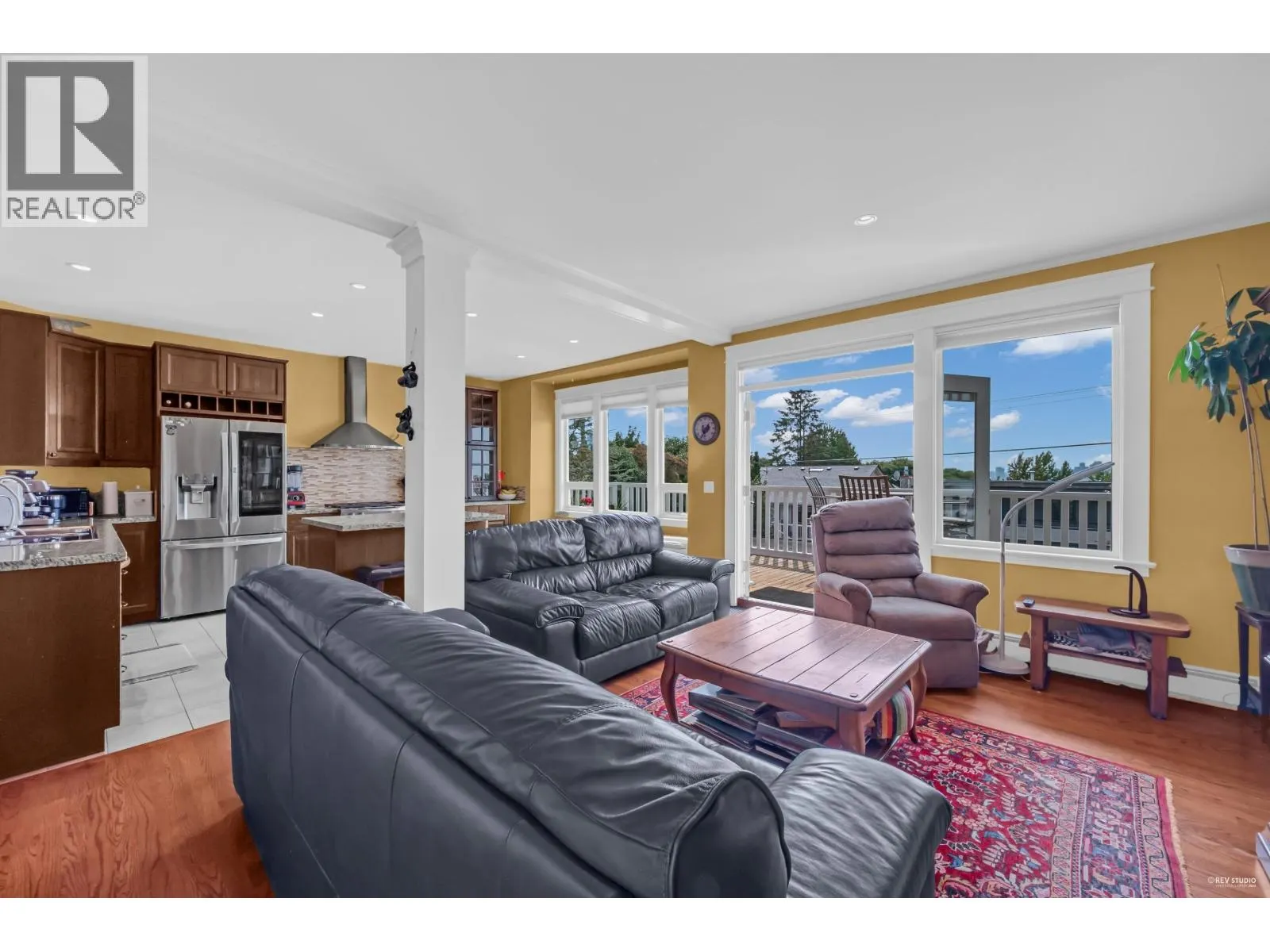 255 W 6TH STREET