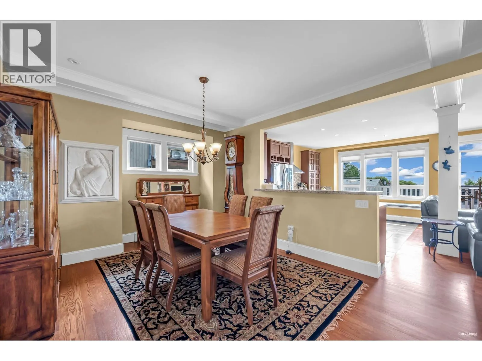 255 W 6TH STREET