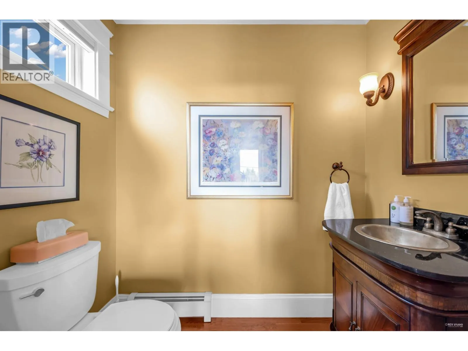 255 W 6TH STREET