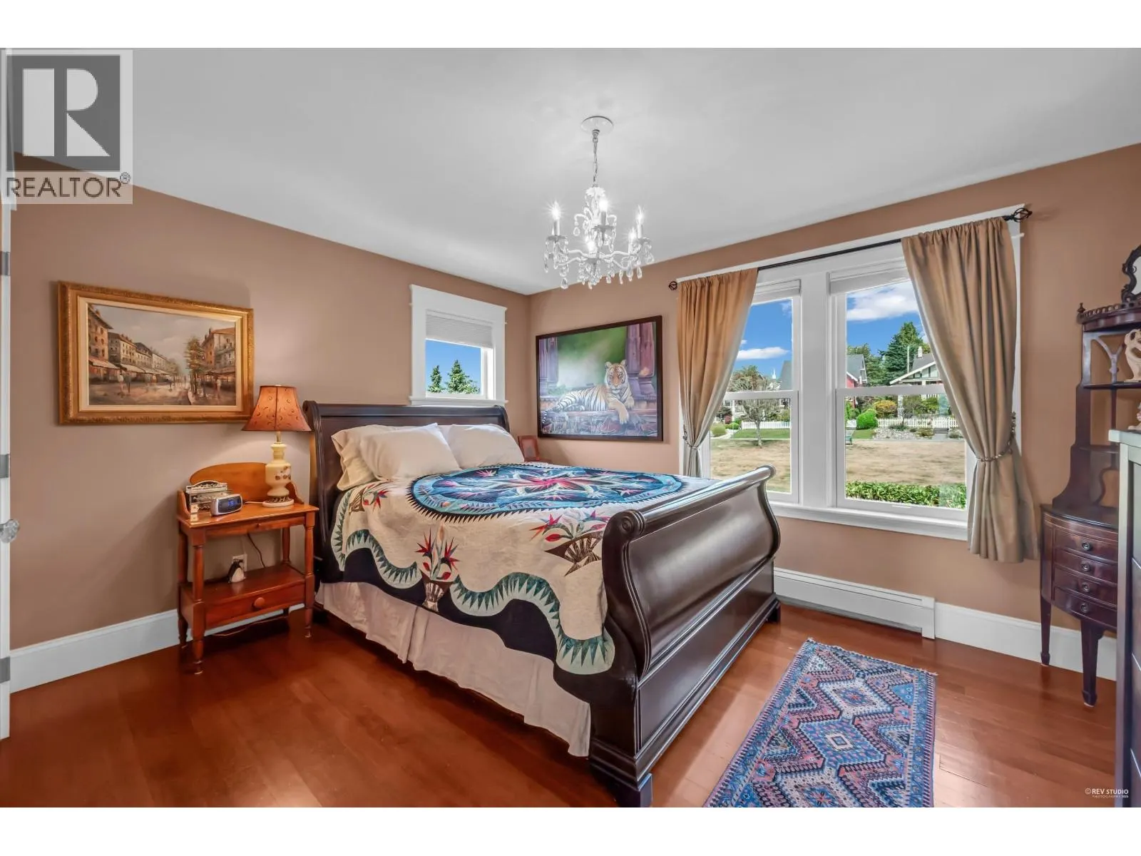 255 W 6TH STREET