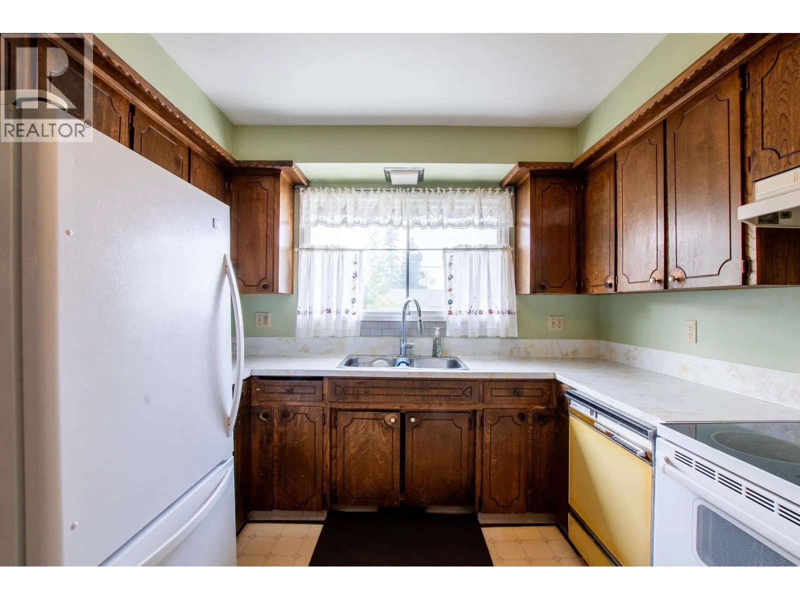 2438 MCBRIDE CRESCENT