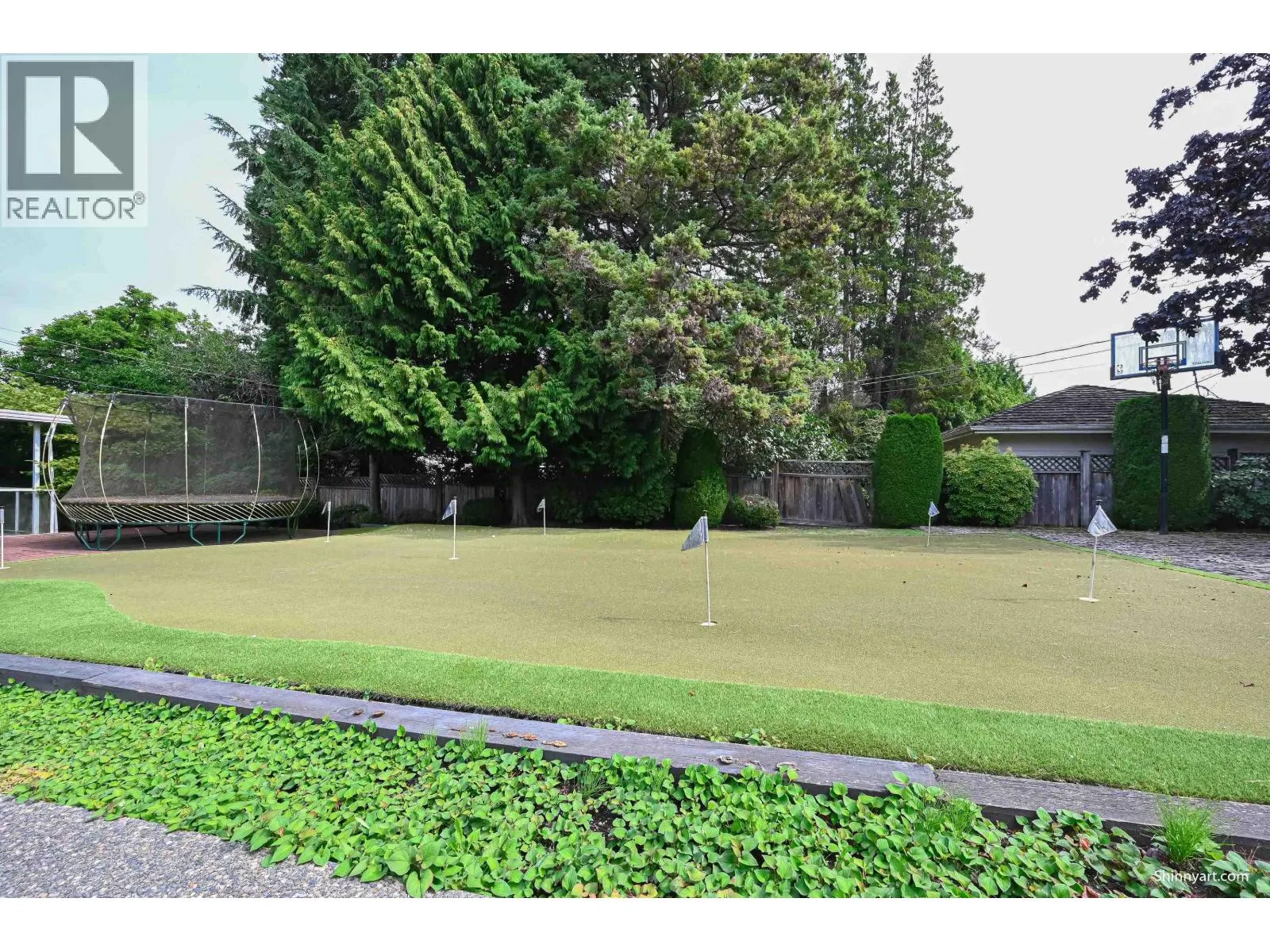 1368 MINTO CRESCENT
