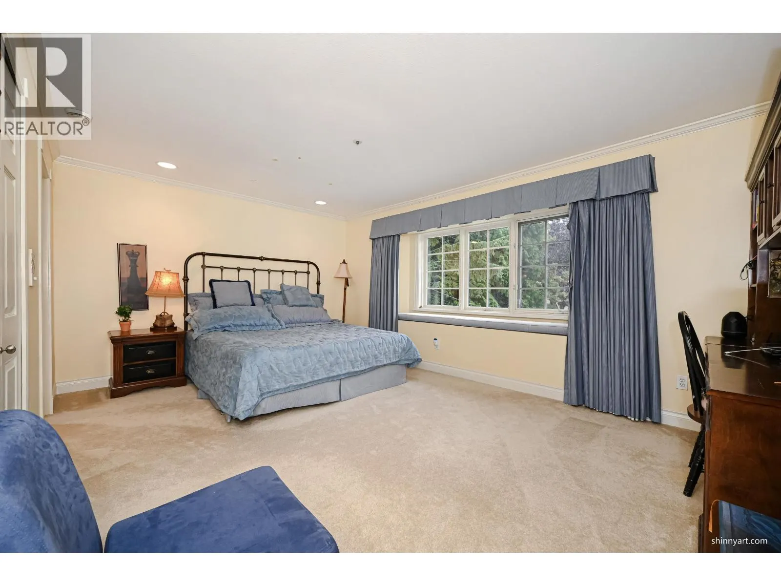 1368 MINTO CRESCENT