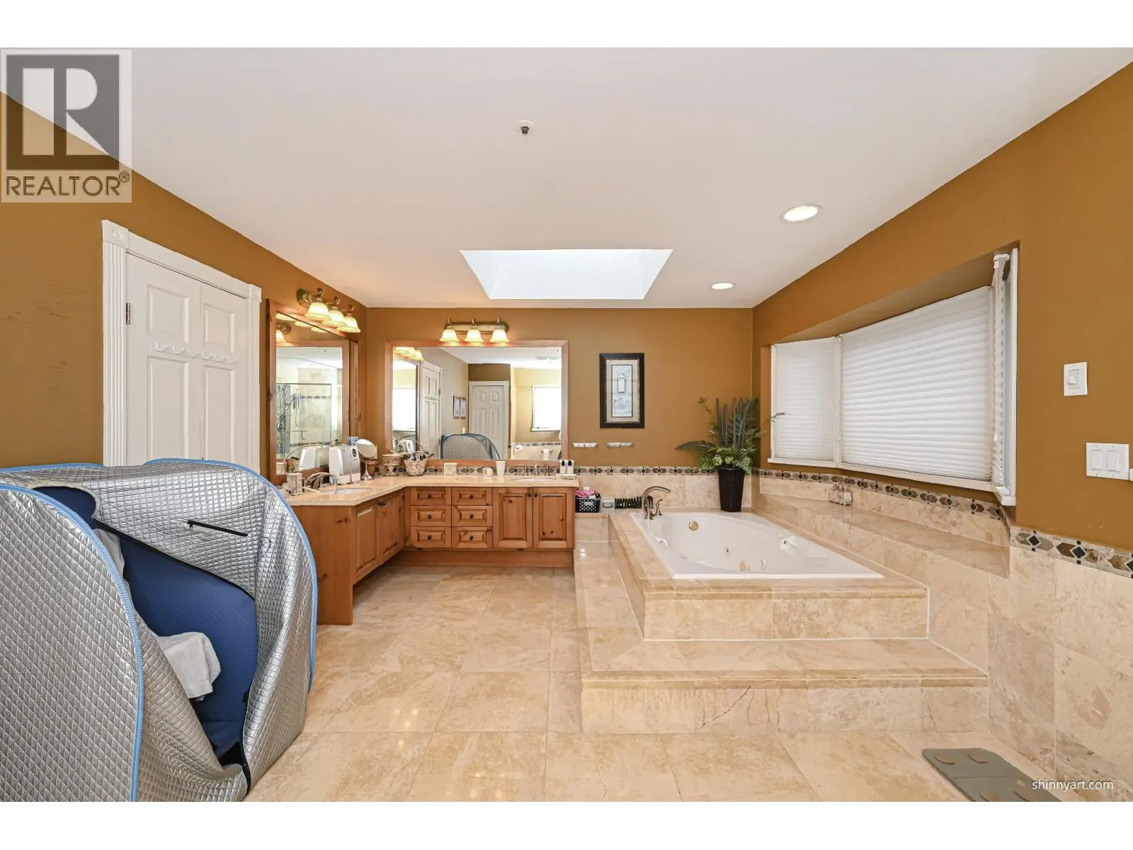 1368 MINTO CRESCENT