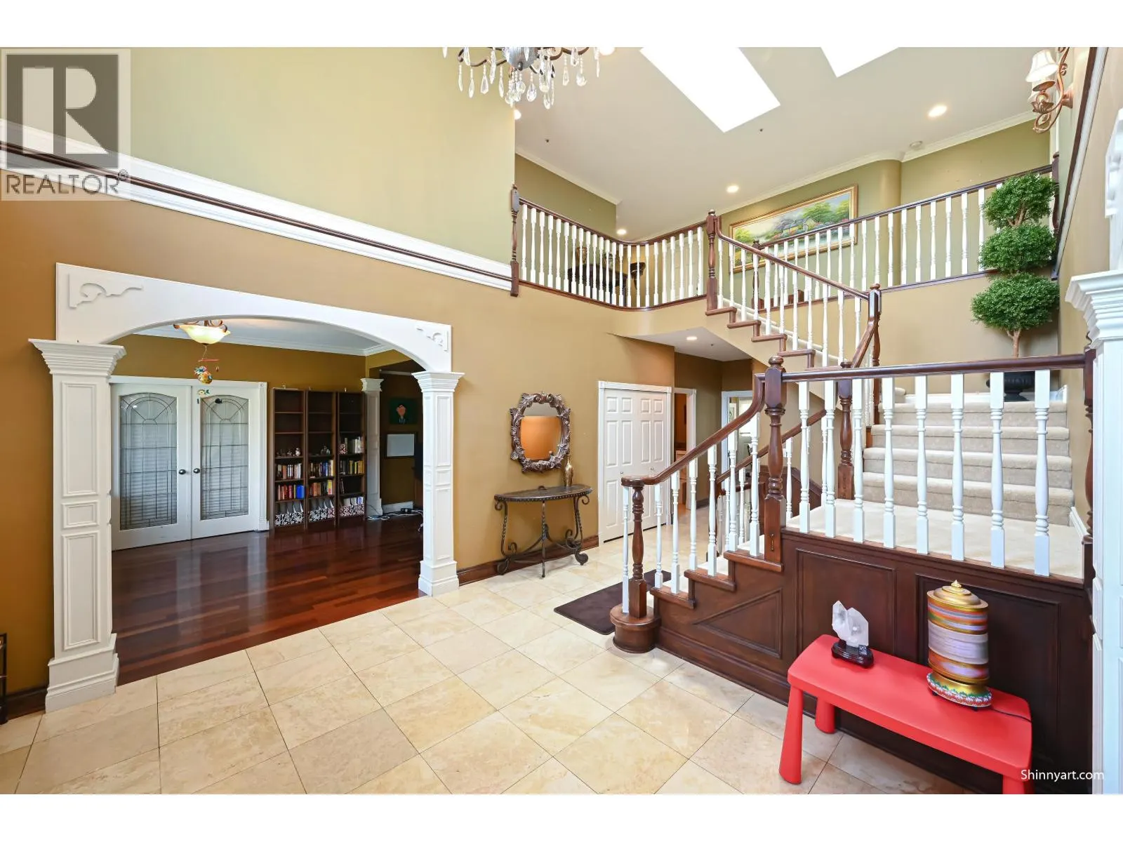 1368 MINTO CRESCENT