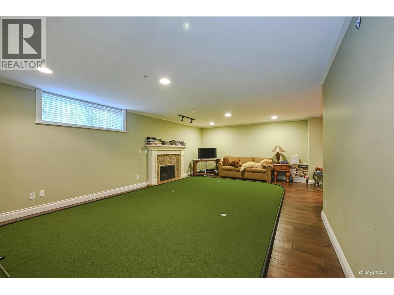 1368 MINTO CRESCENT