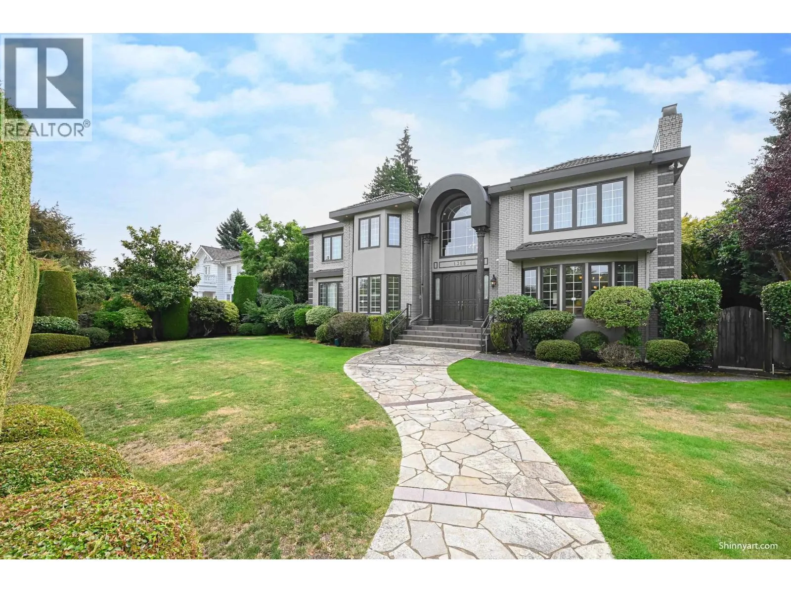 1368 MINTO CRESCENT