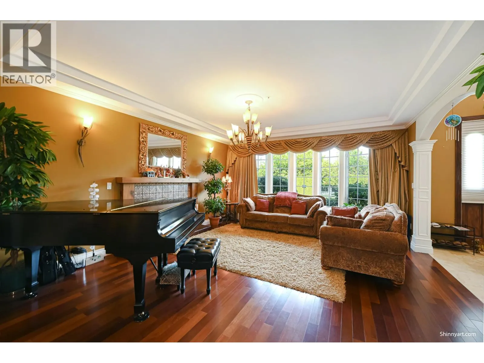 1368 MINTO CRESCENT