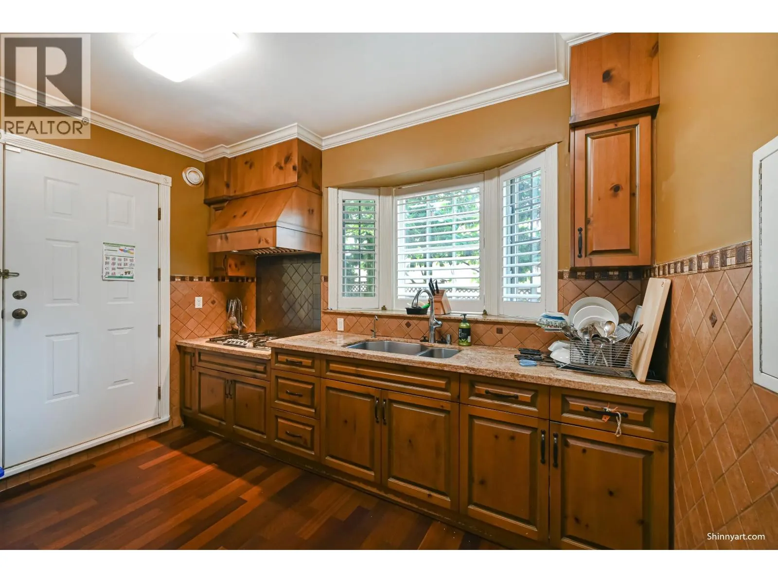 1368 MINTO CRESCENT