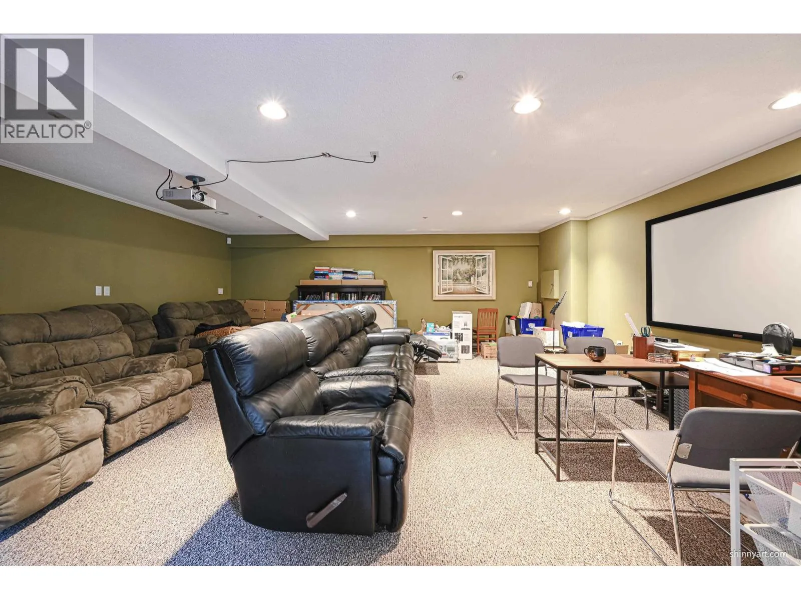 1368 MINTO CRESCENT