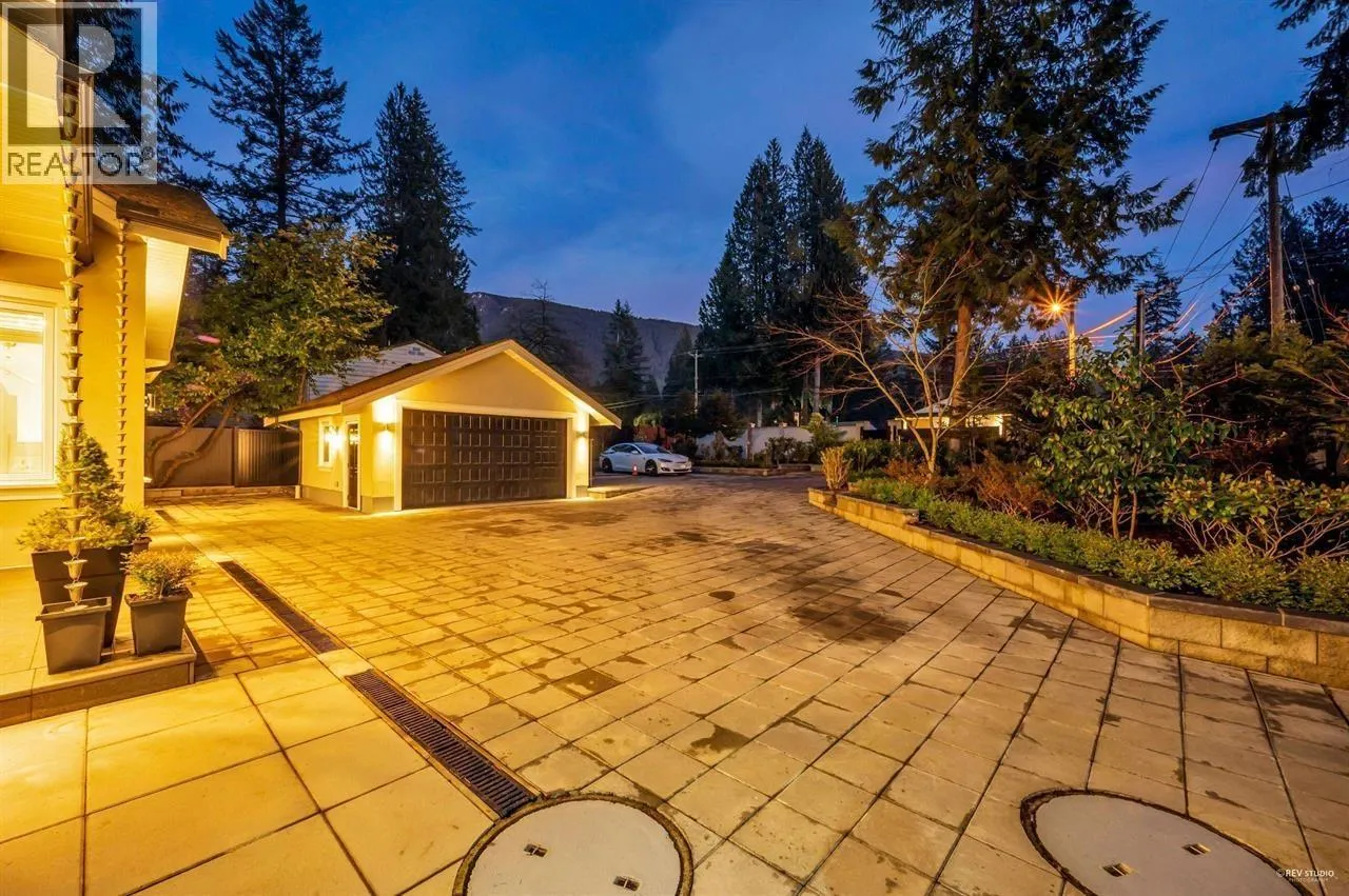 4511 CAPILANO ROAD
