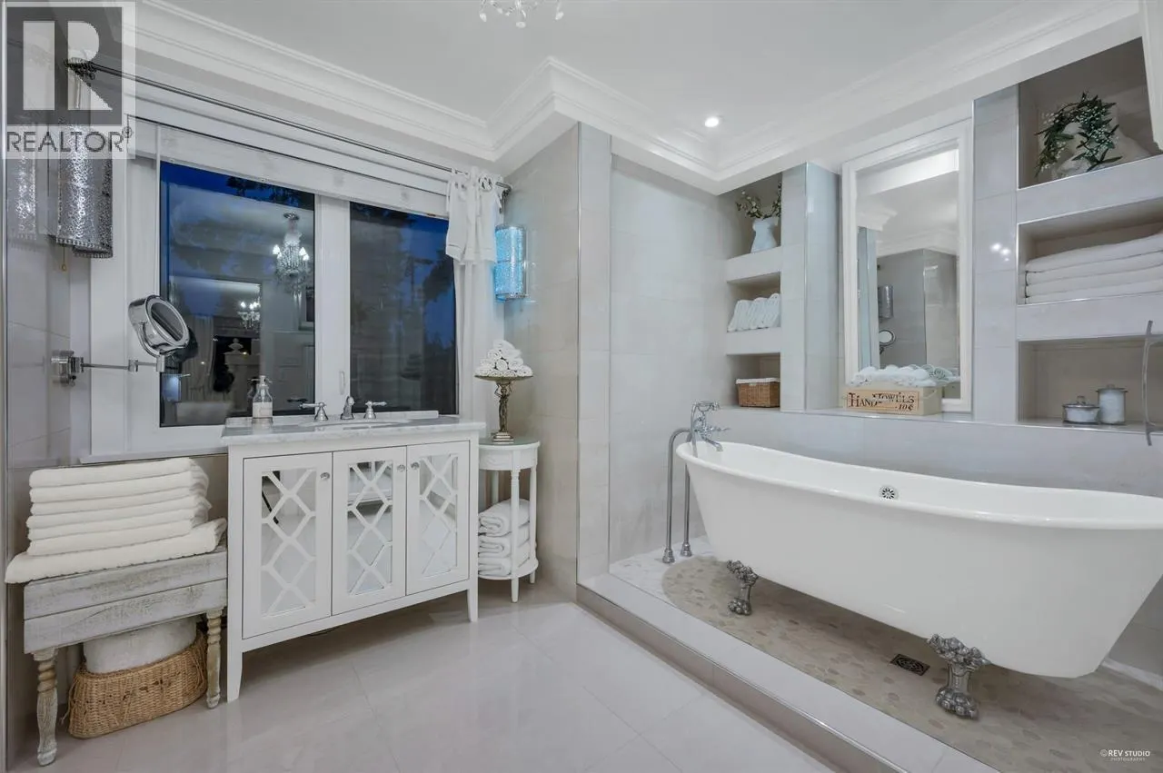 4511 CAPILANO ROAD