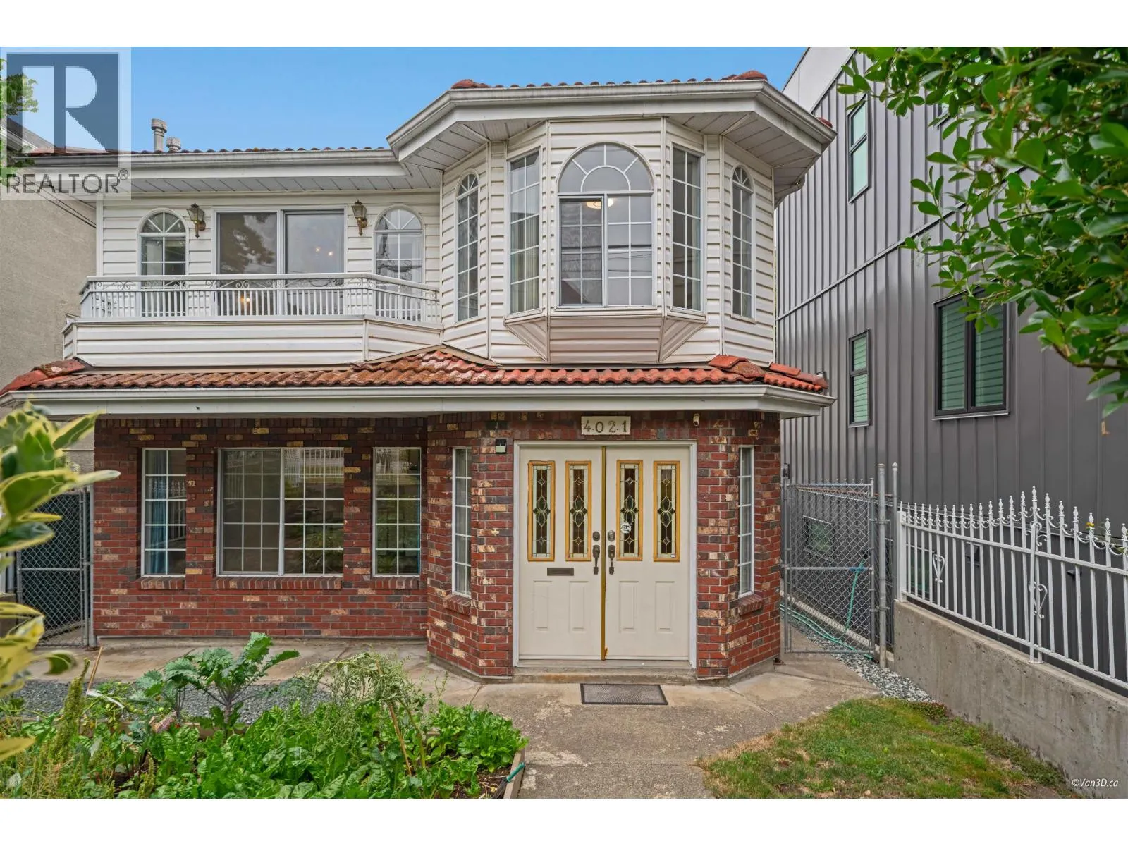 4021 VICTORIA DRIVE