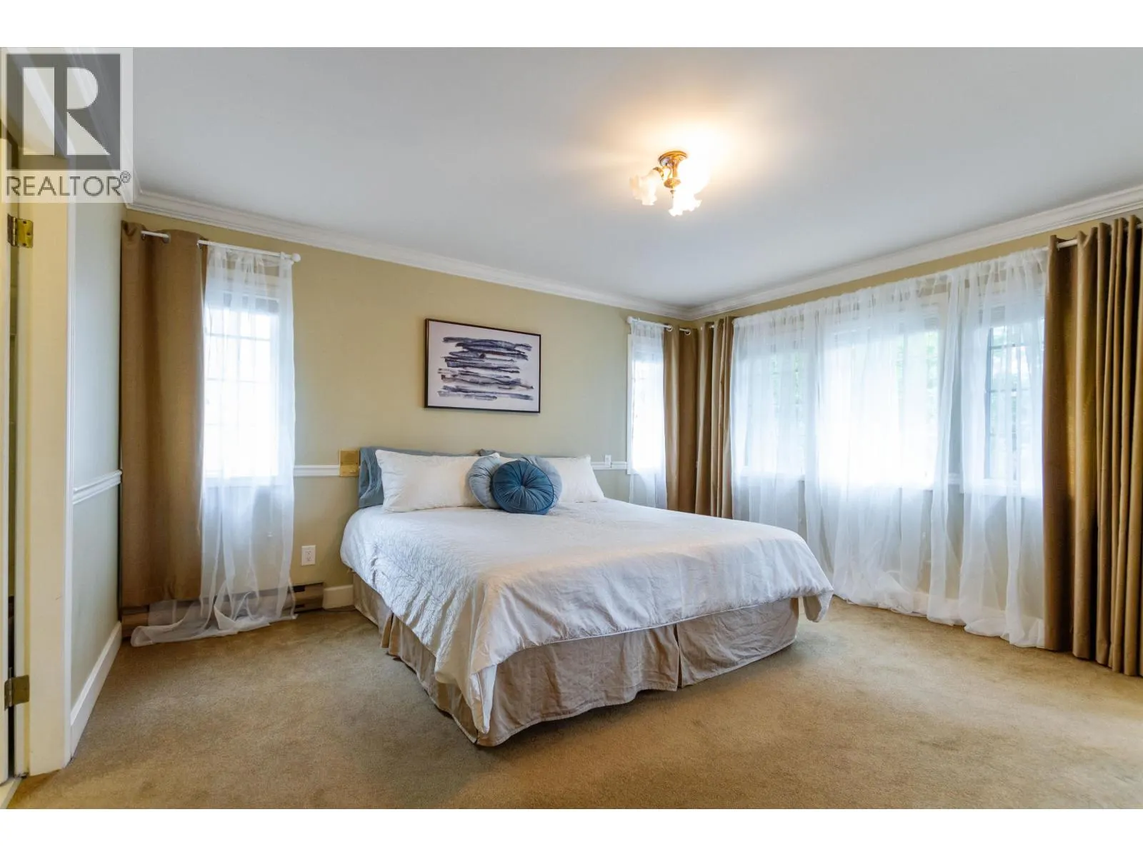 408 RIVERVIEW CRESCENT
