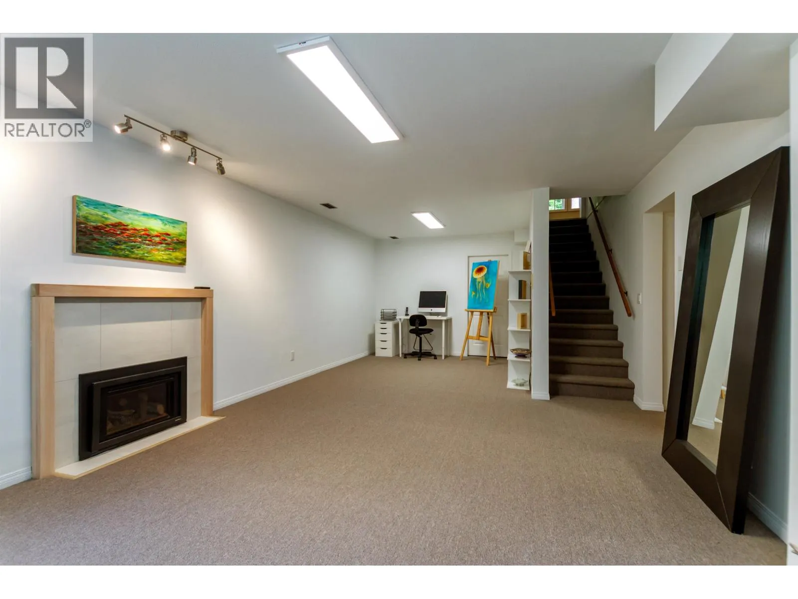408 RIVERVIEW CRESCENT