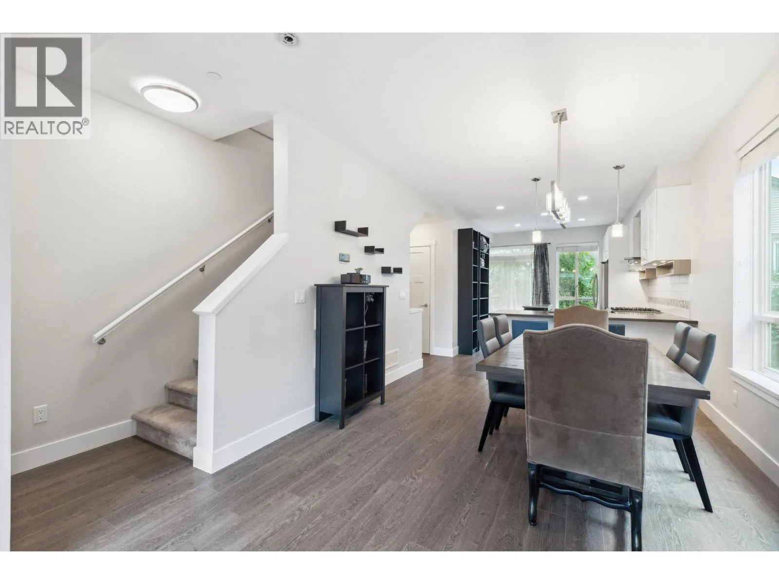 511 4688 HAWK LANE
