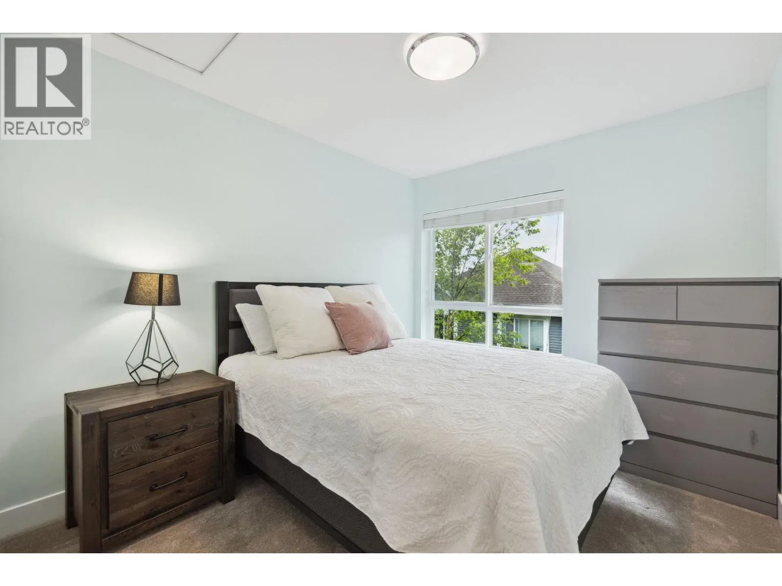 511 4688 HAWK LANE