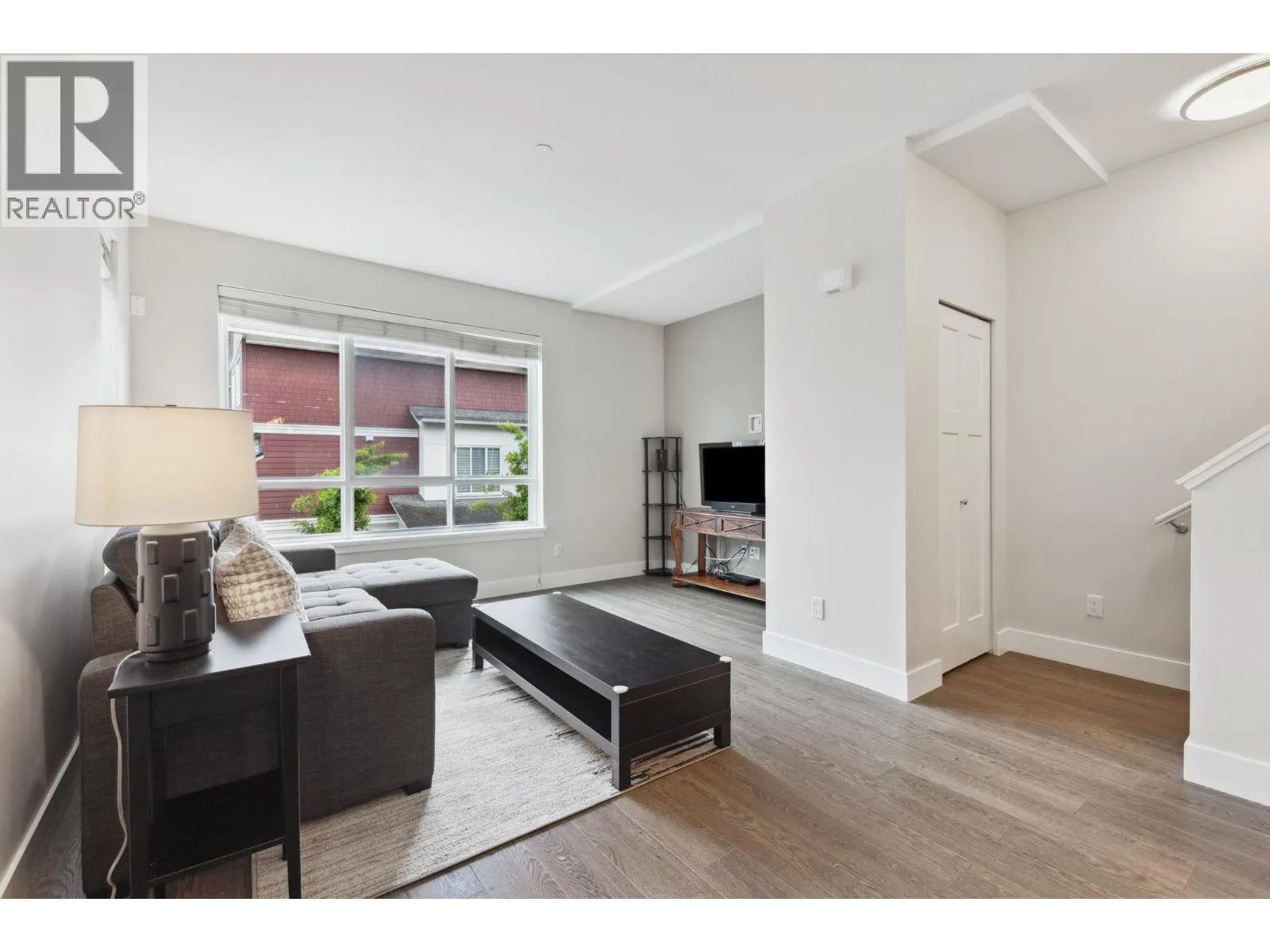 511 4688 HAWK LANE