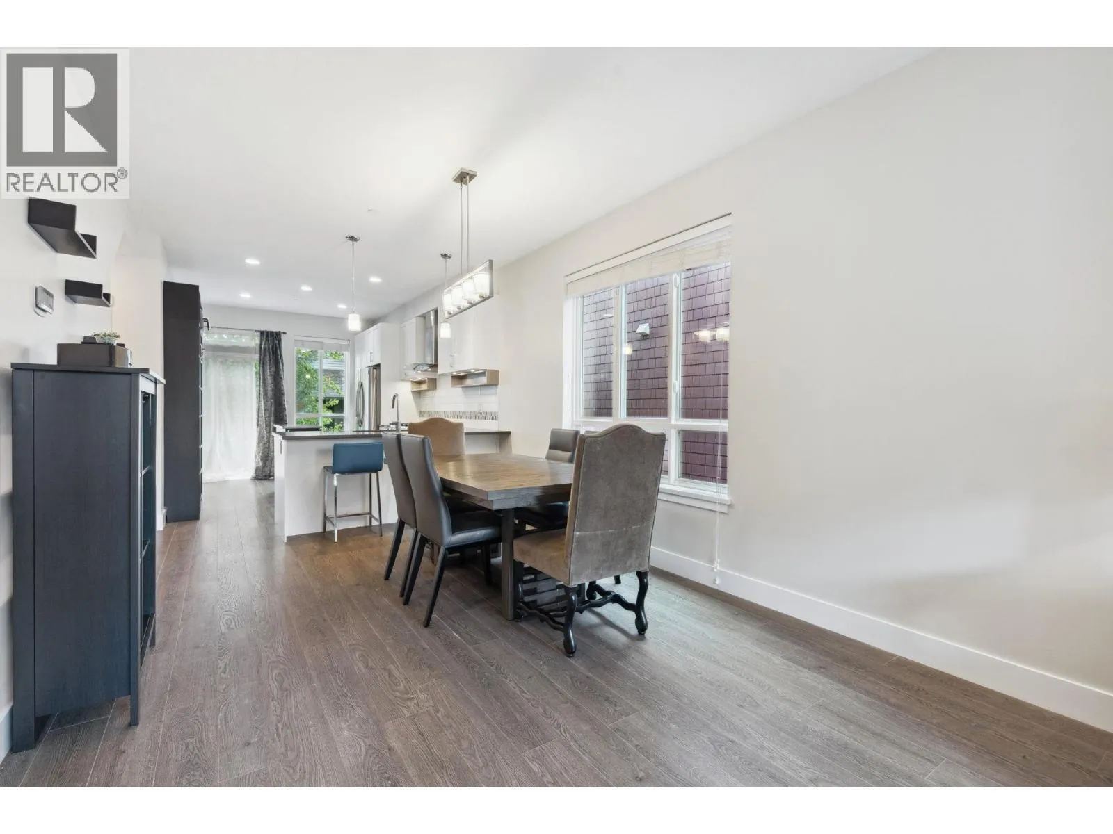 511 4688 HAWK LANE