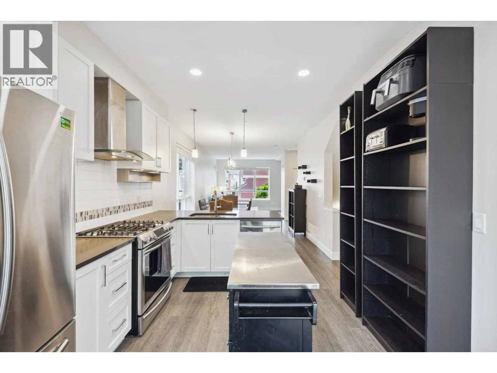 511 4688 HAWK LANE