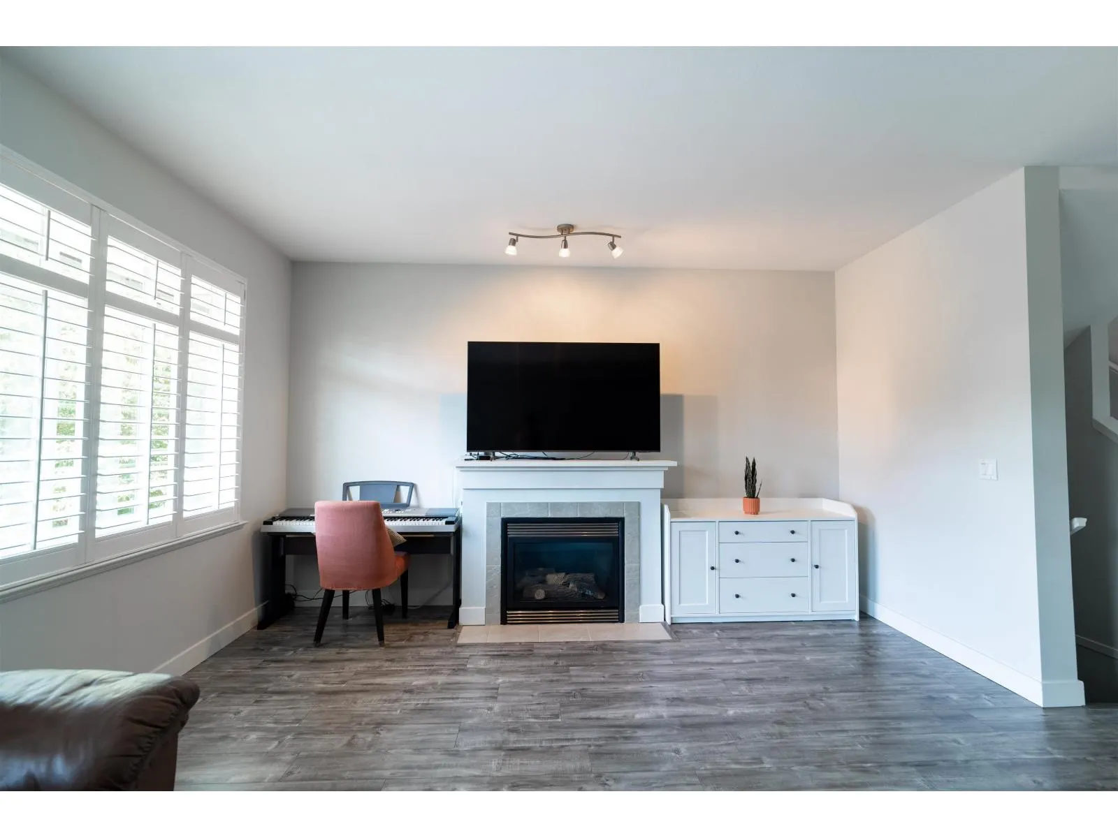 8 19932 70 AVENUE