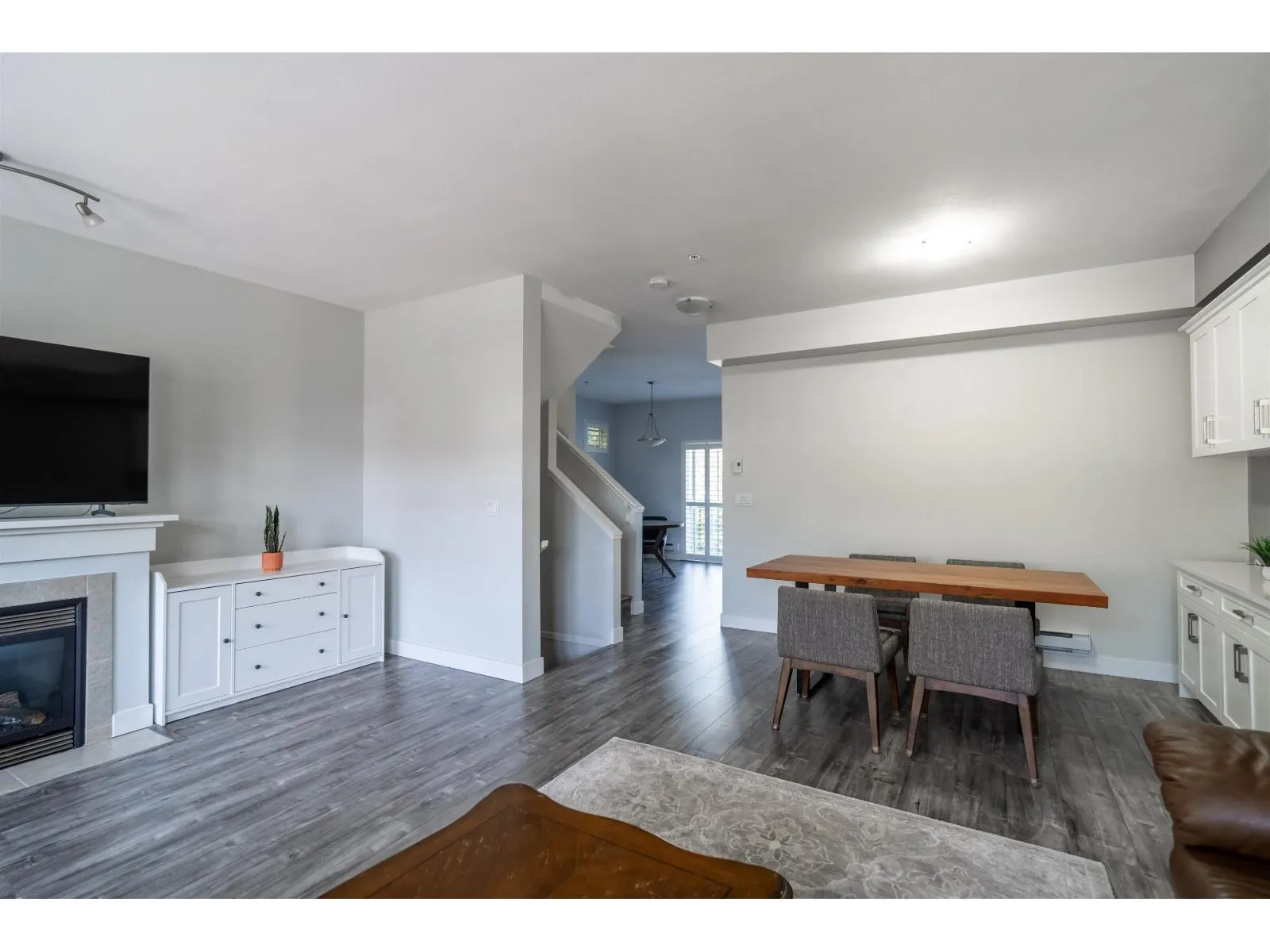 8 19932 70 AVENUE