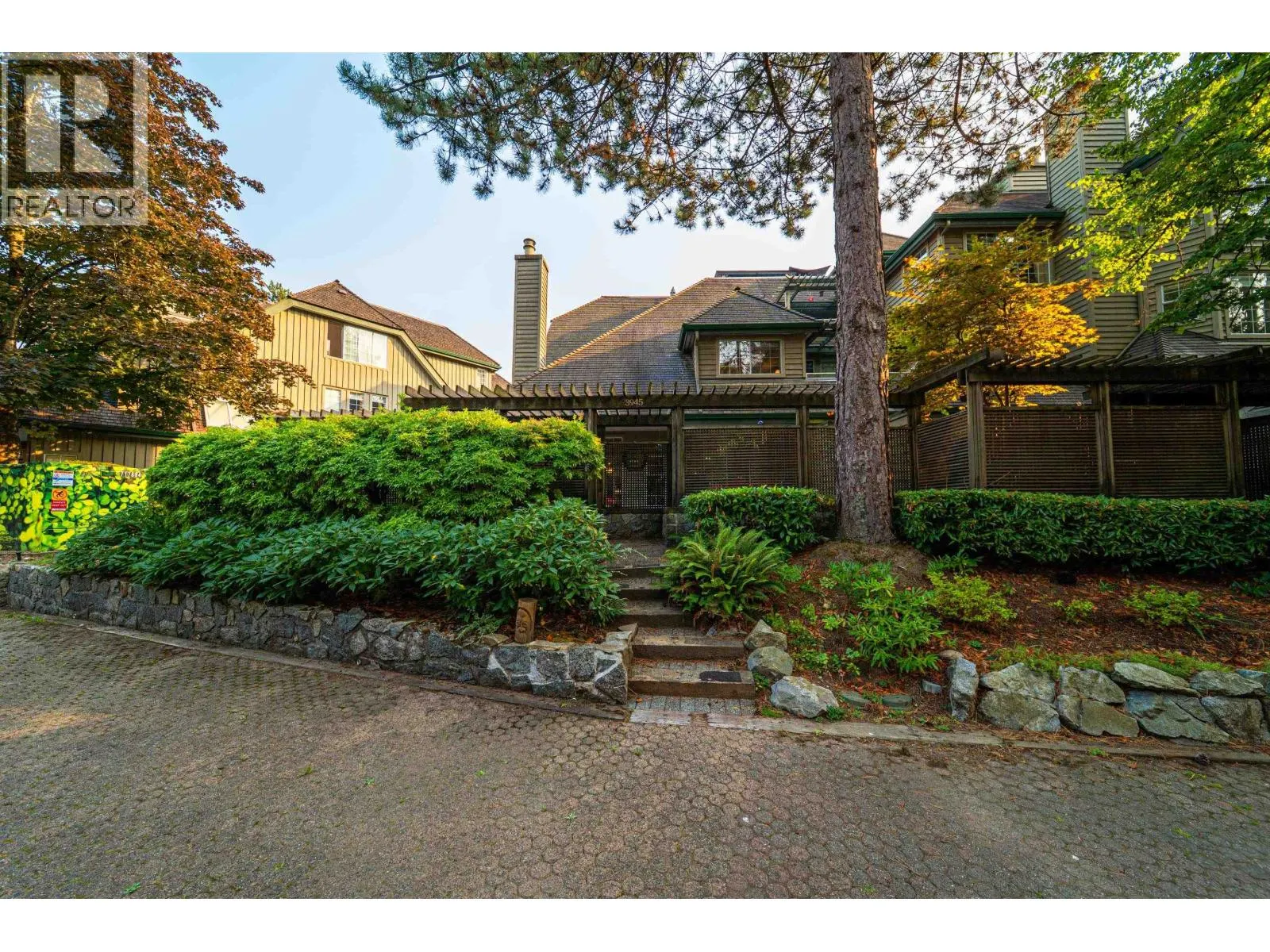 3945 CREEKSIDE PLACE