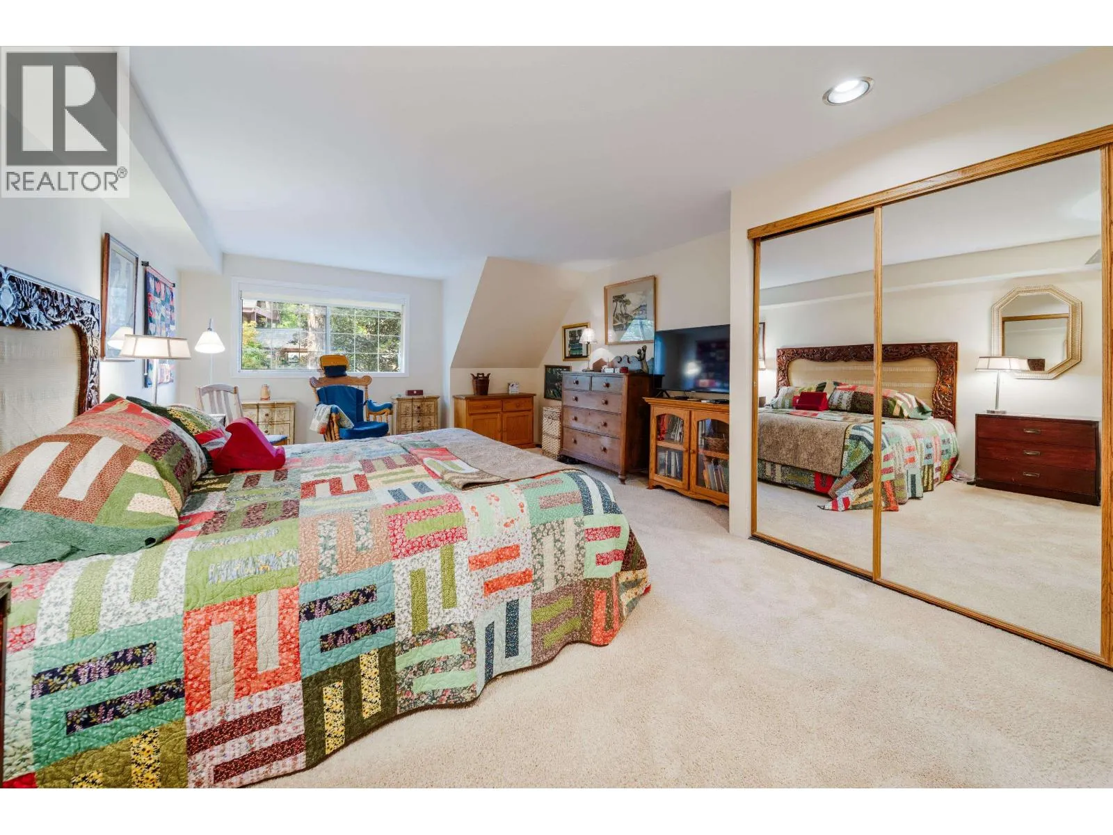 3945 CREEKSIDE PLACE