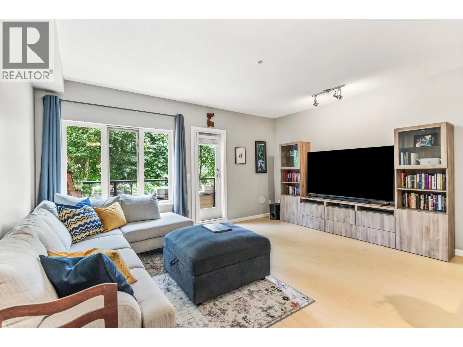 109 160 SHORELINE CIRCLE