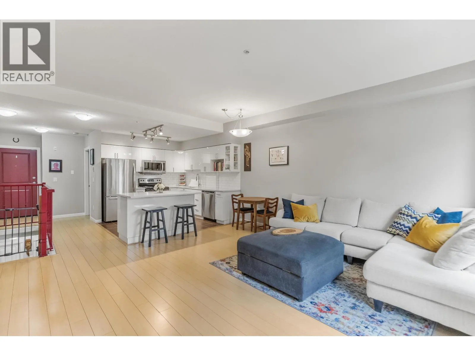 109 160 SHORELINE CIRCLE
