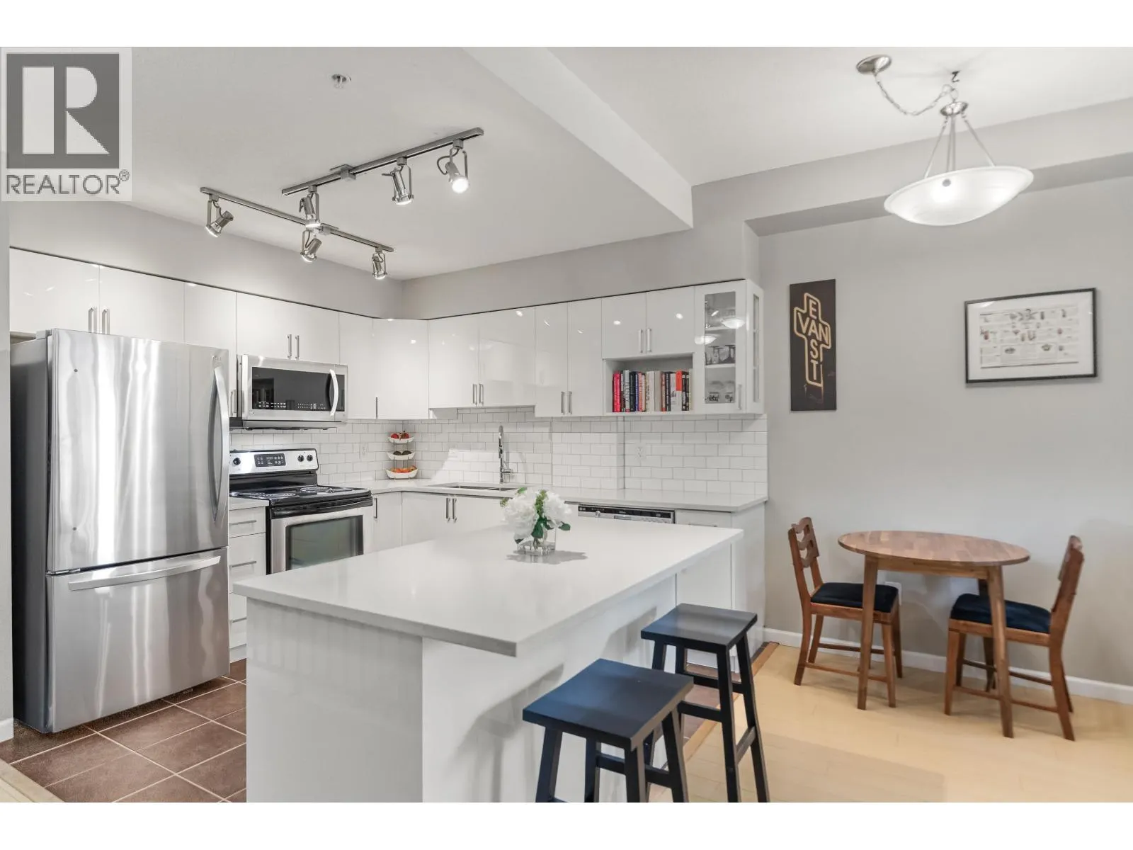 109 160 SHORELINE CIRCLE