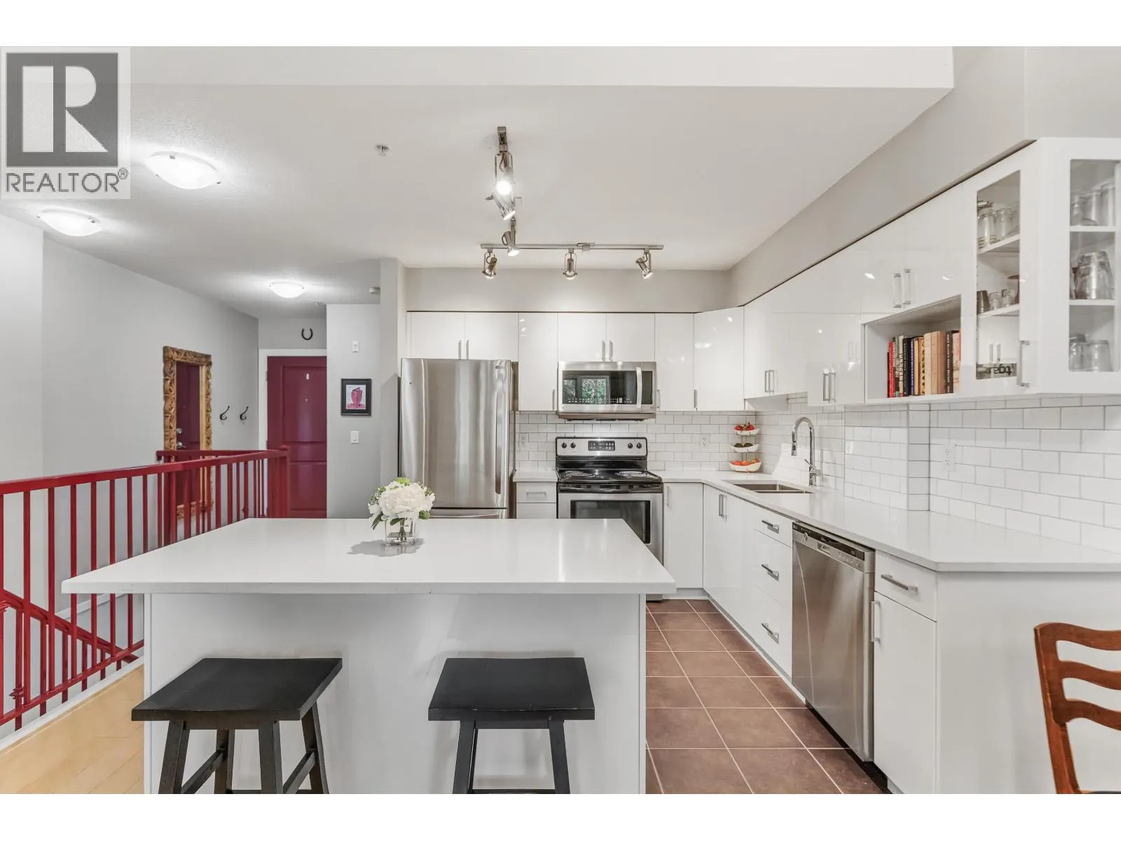 109 160 SHORELINE CIRCLE