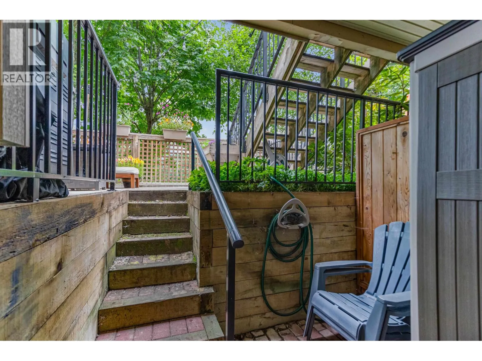 109 160 SHORELINE CIRCLE