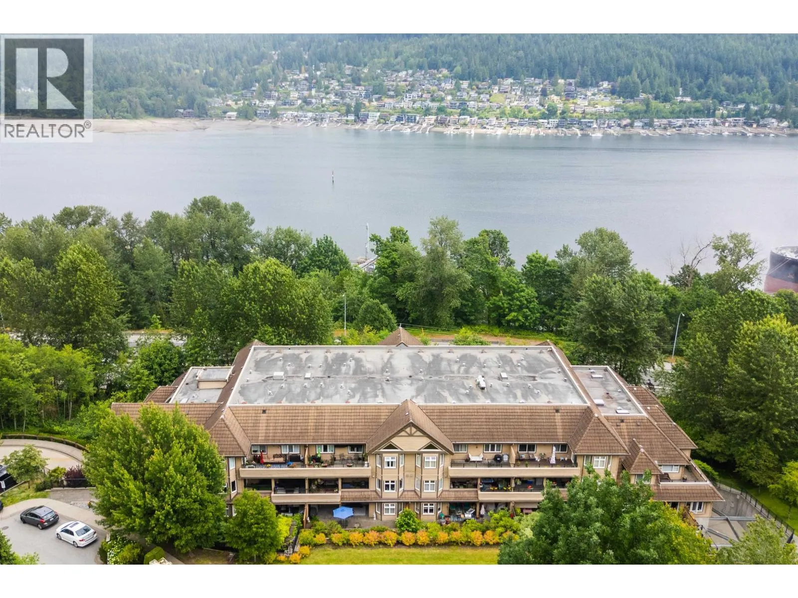 109 160 SHORELINE CIRCLE